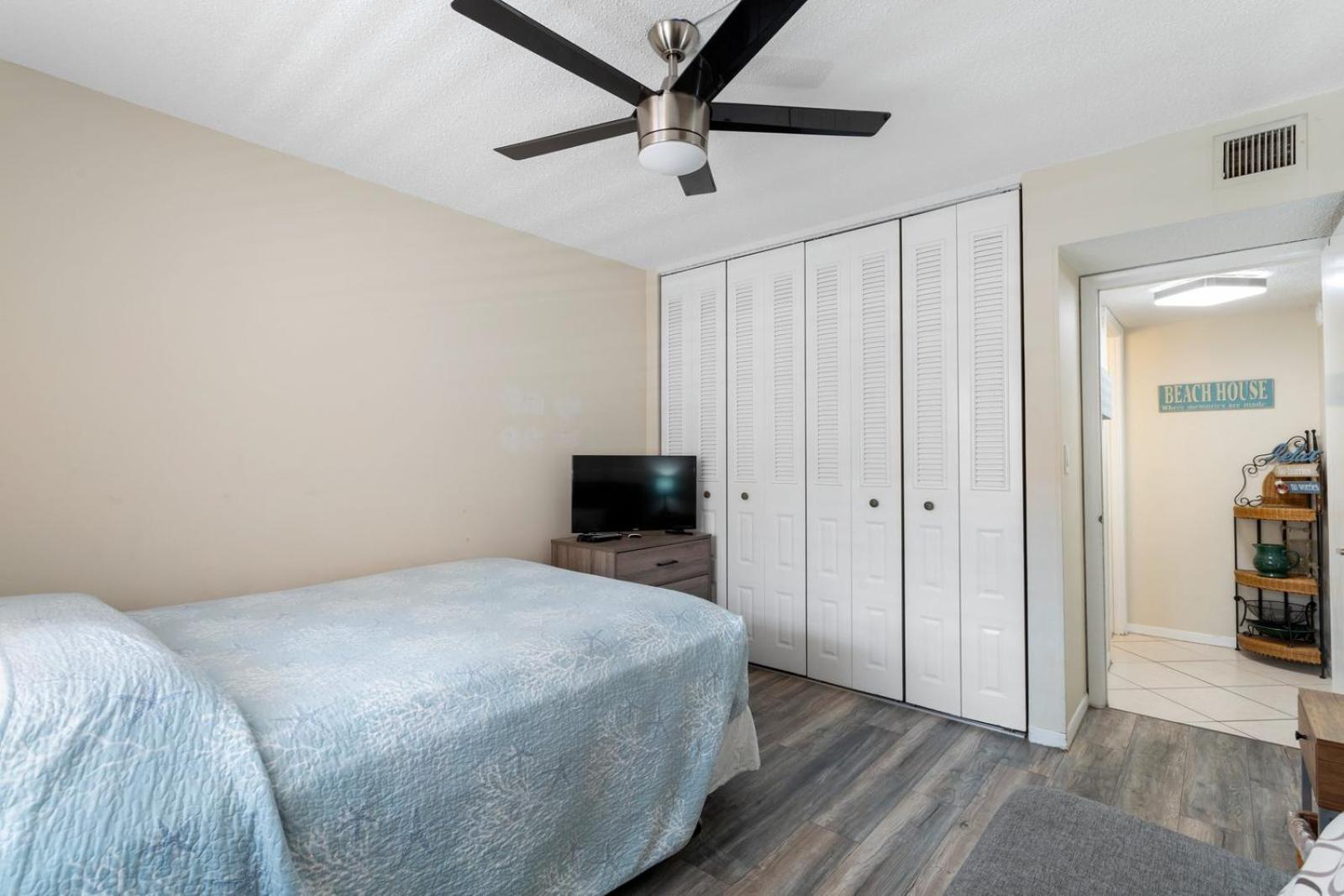 Top Floor Beach Gulf Views - Madeira Norte #516