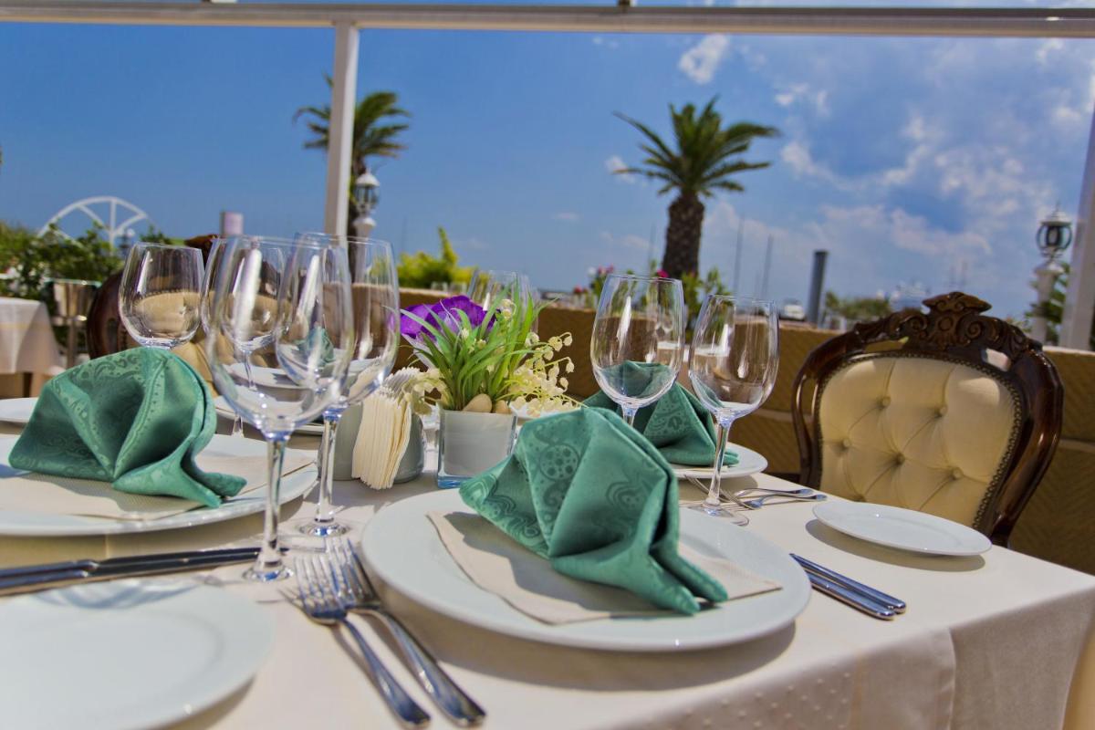 restaurant