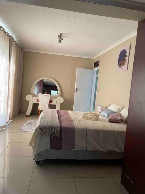 Home in Suideoord, Jhb south