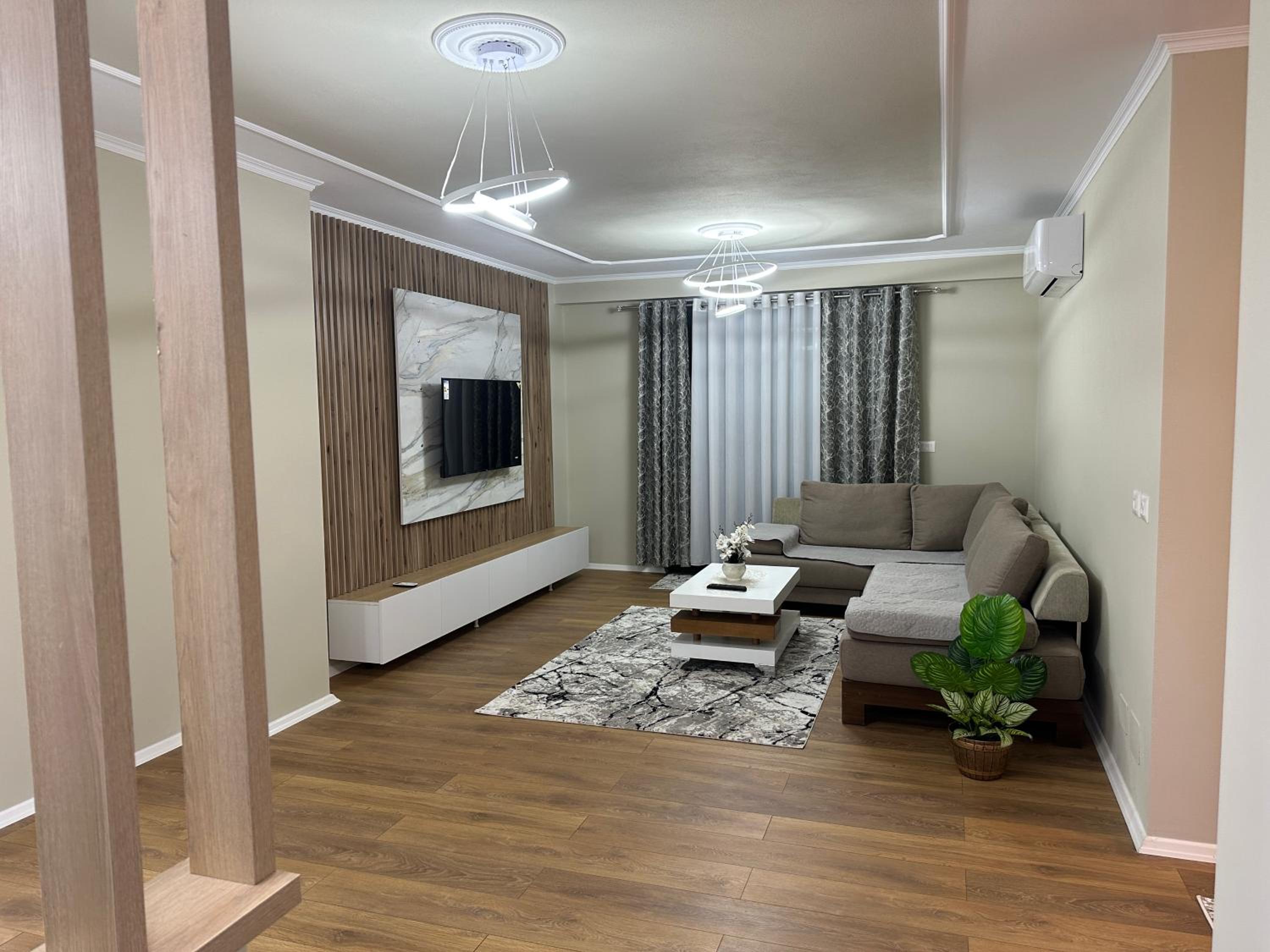 Ledio’s Luxury Apartment