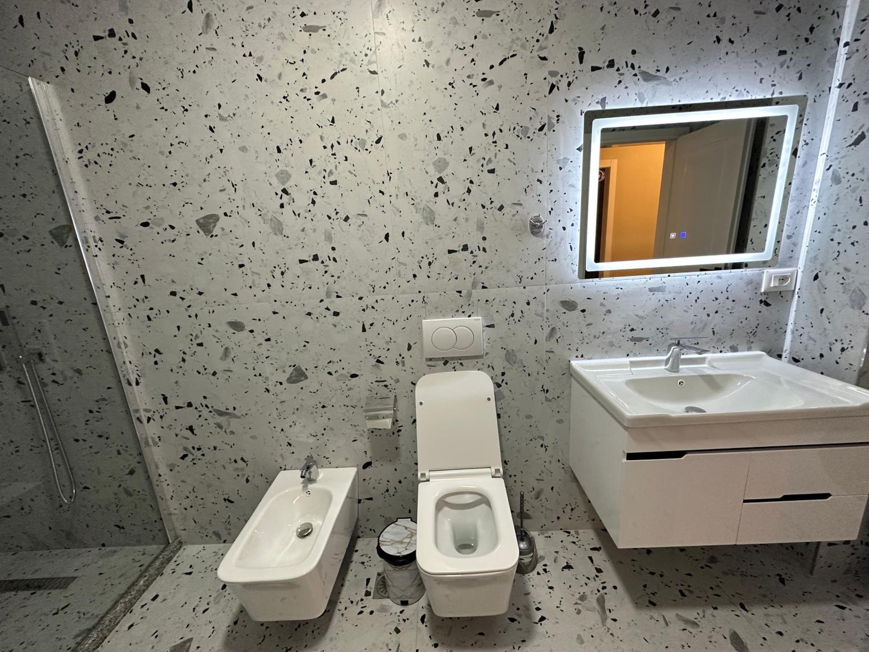 Ledio’s Luxury Apartment