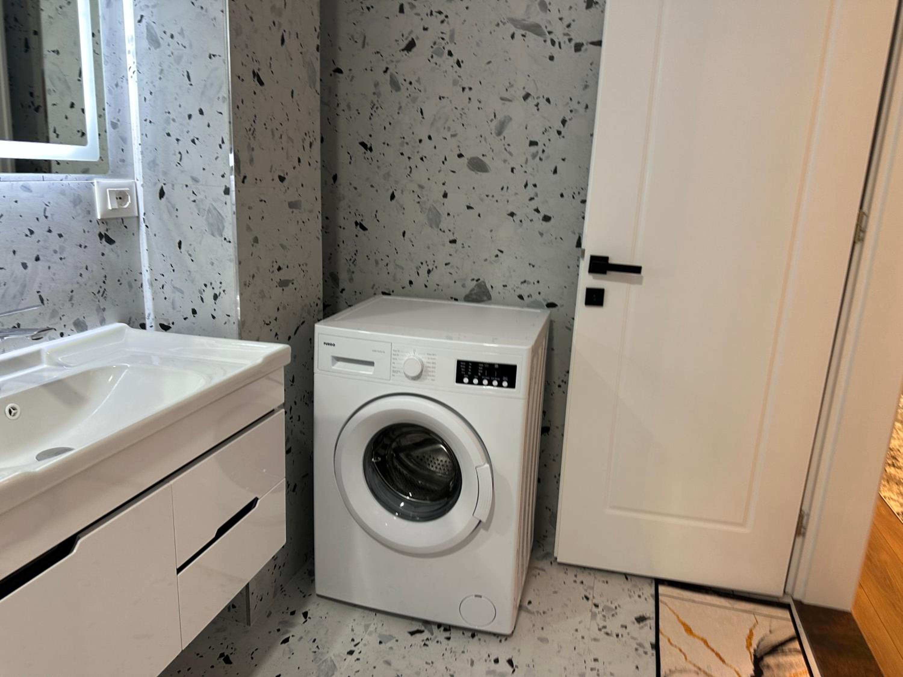 Ledio’s Luxury Apartment