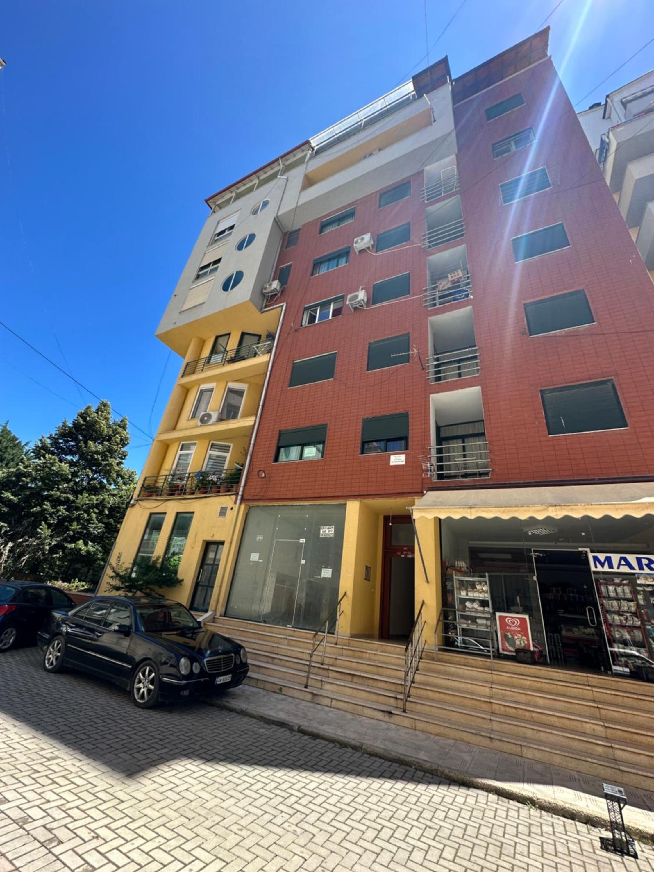Ledio’s Luxury Apartment