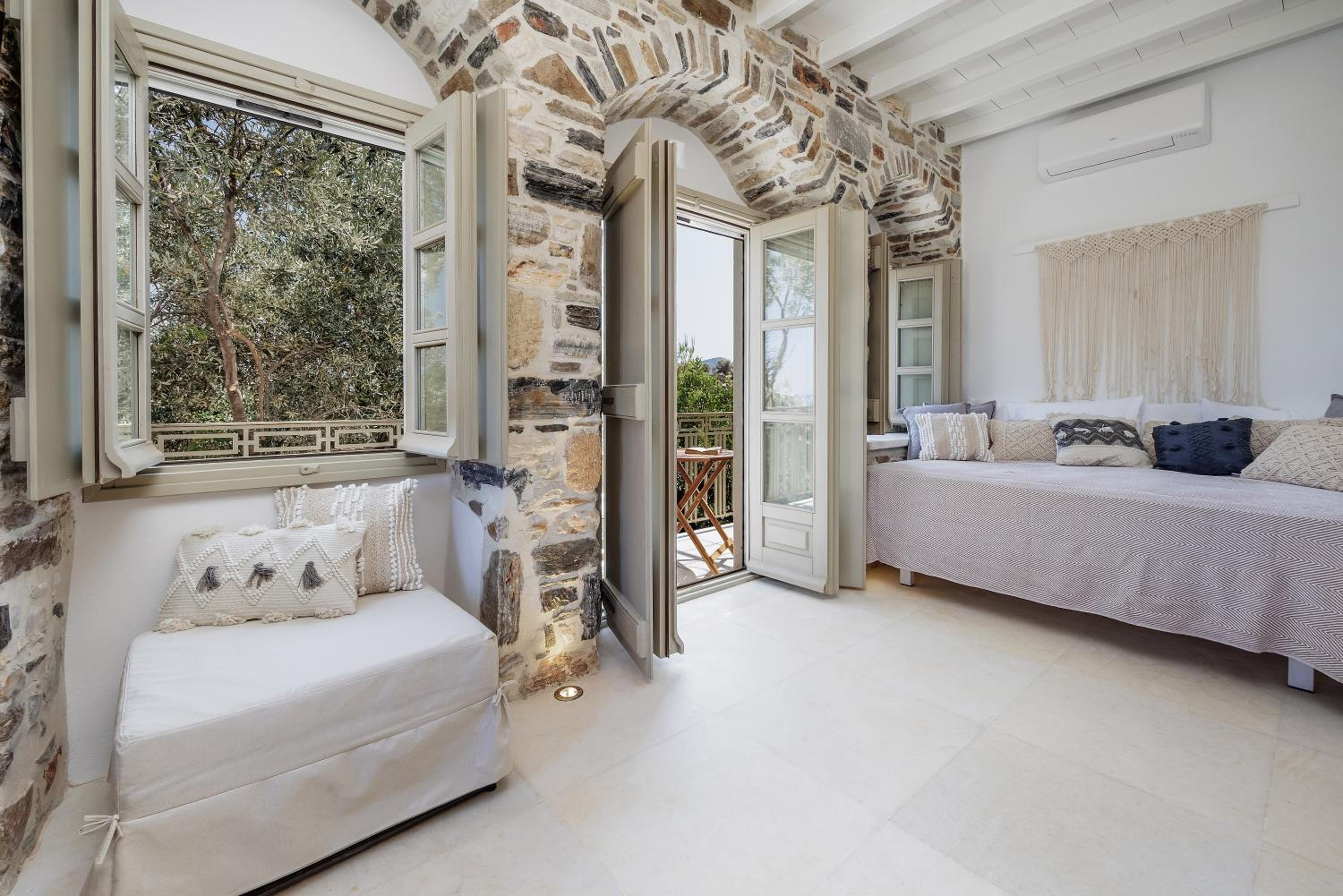 Zos Suites