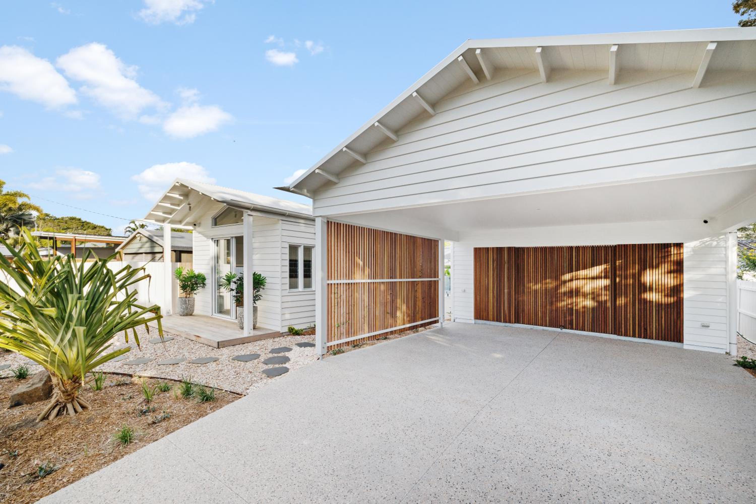 Brand new coastal oasis - family & pet friendly.