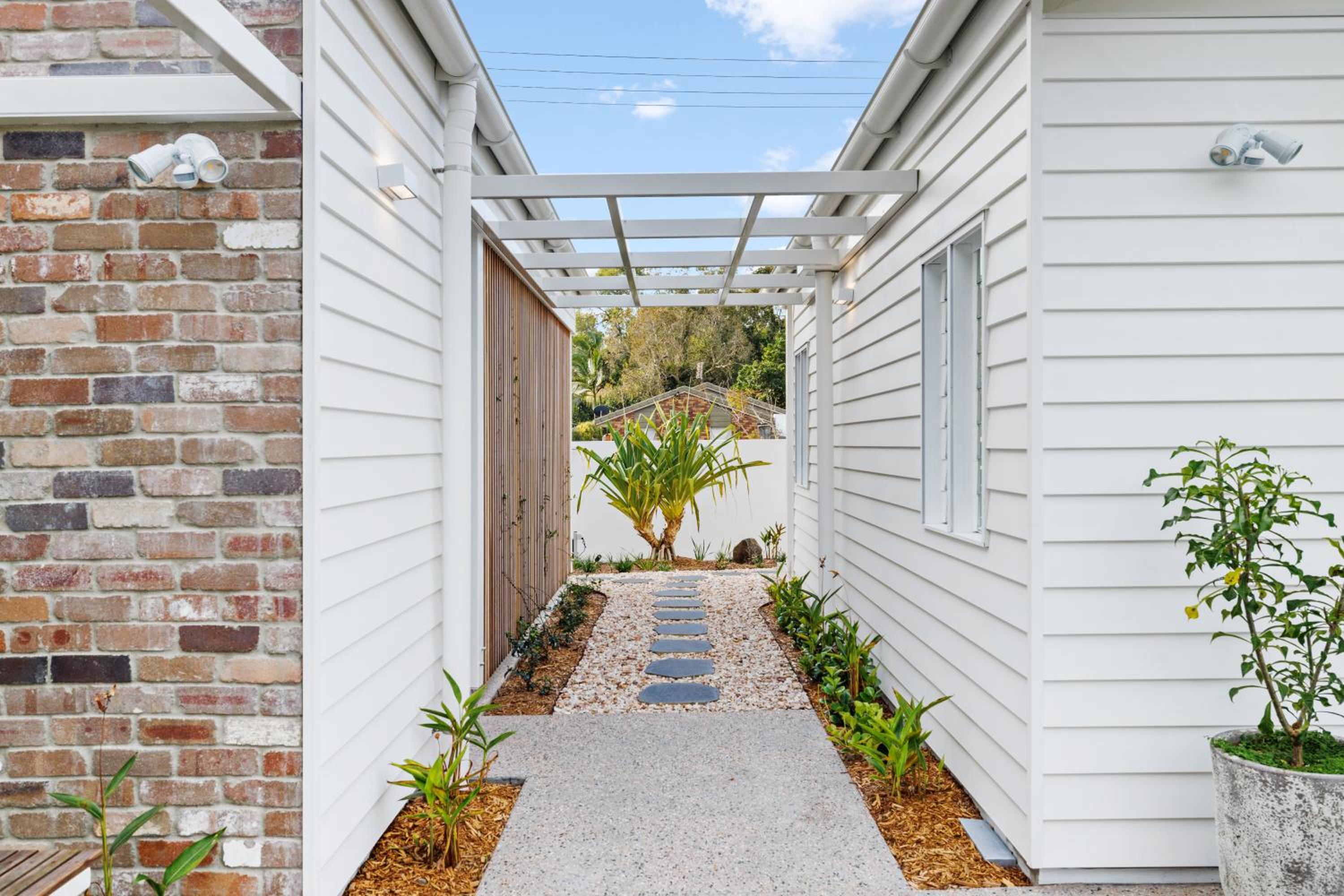 Brand new coastal oasis - family & pet friendly.