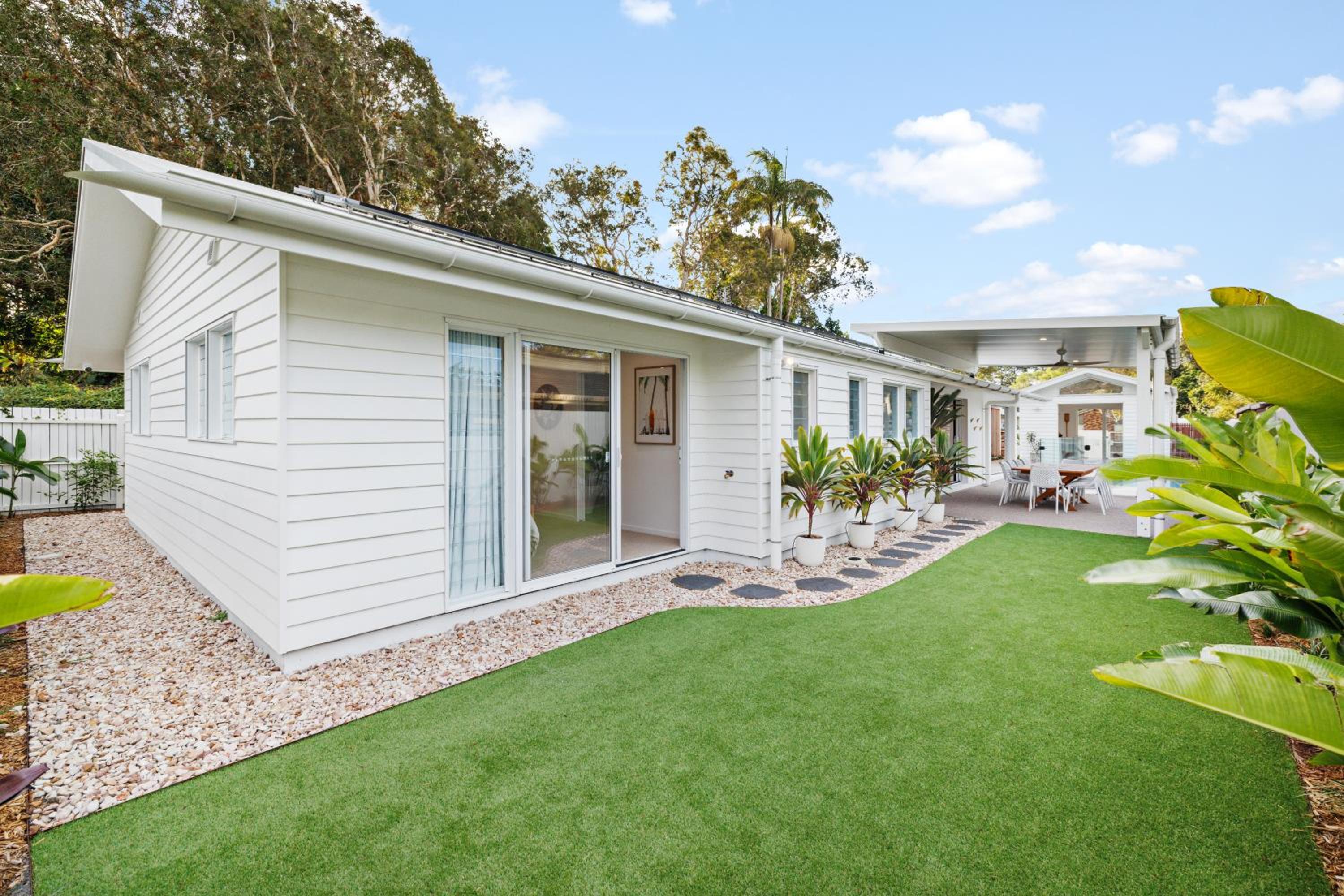 Brand new coastal oasis - family & pet friendly.