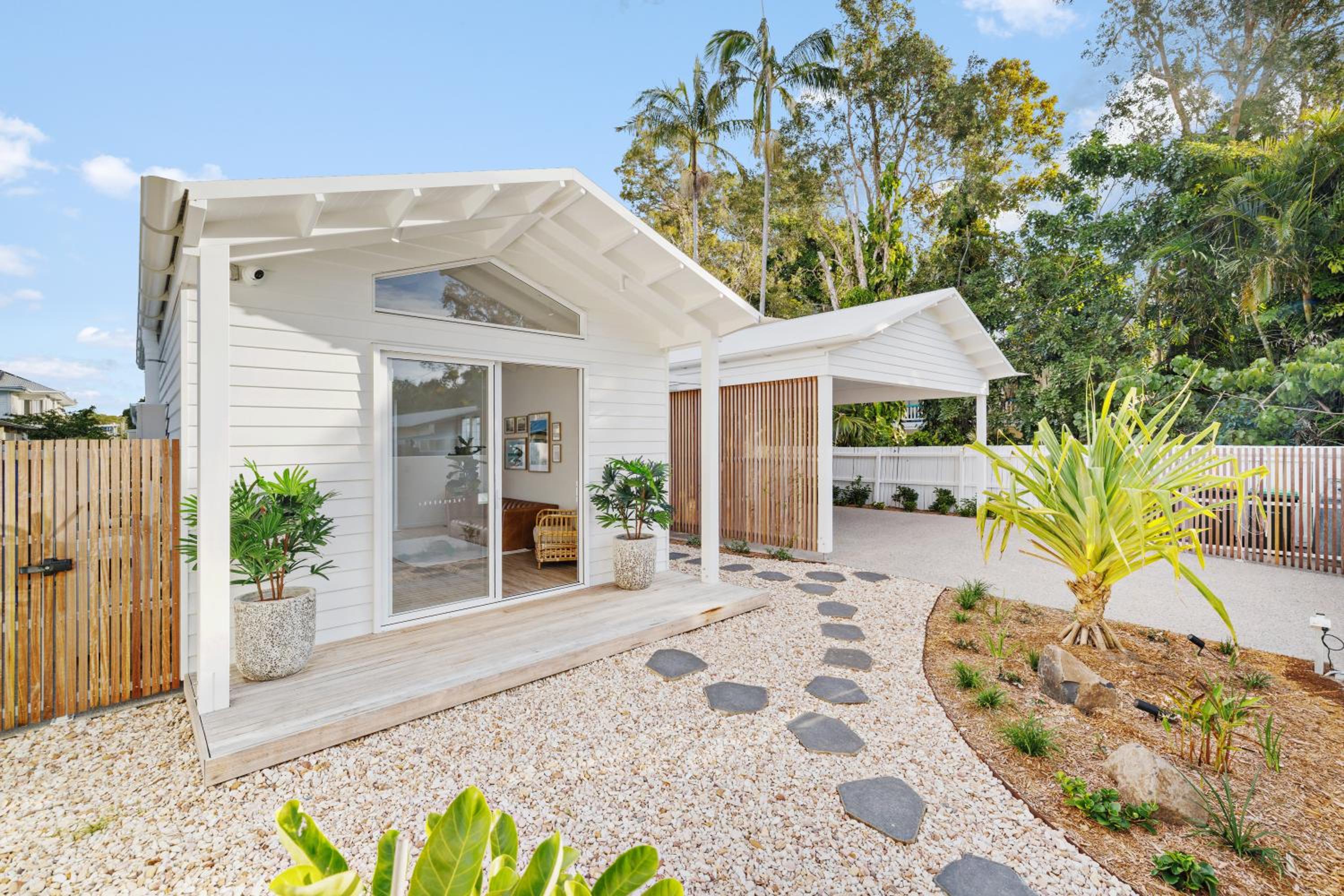 Brand new coastal oasis - family & pet friendly.