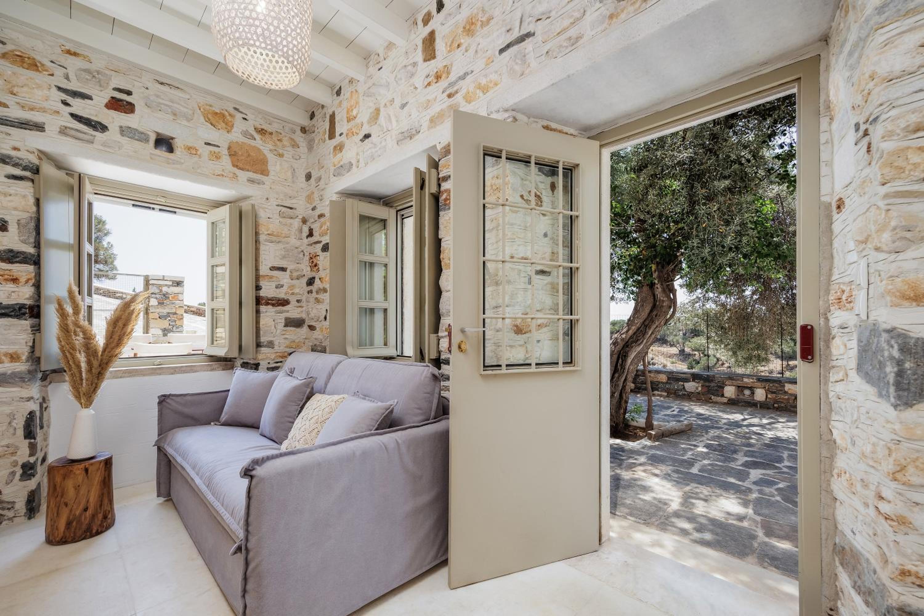 Zos Suites