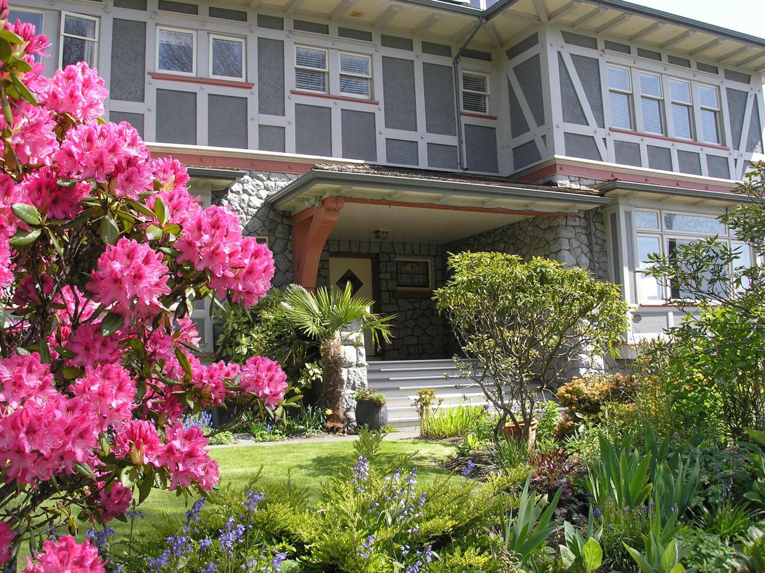 Dashwood Manor Seaside Bed & Breakfast
