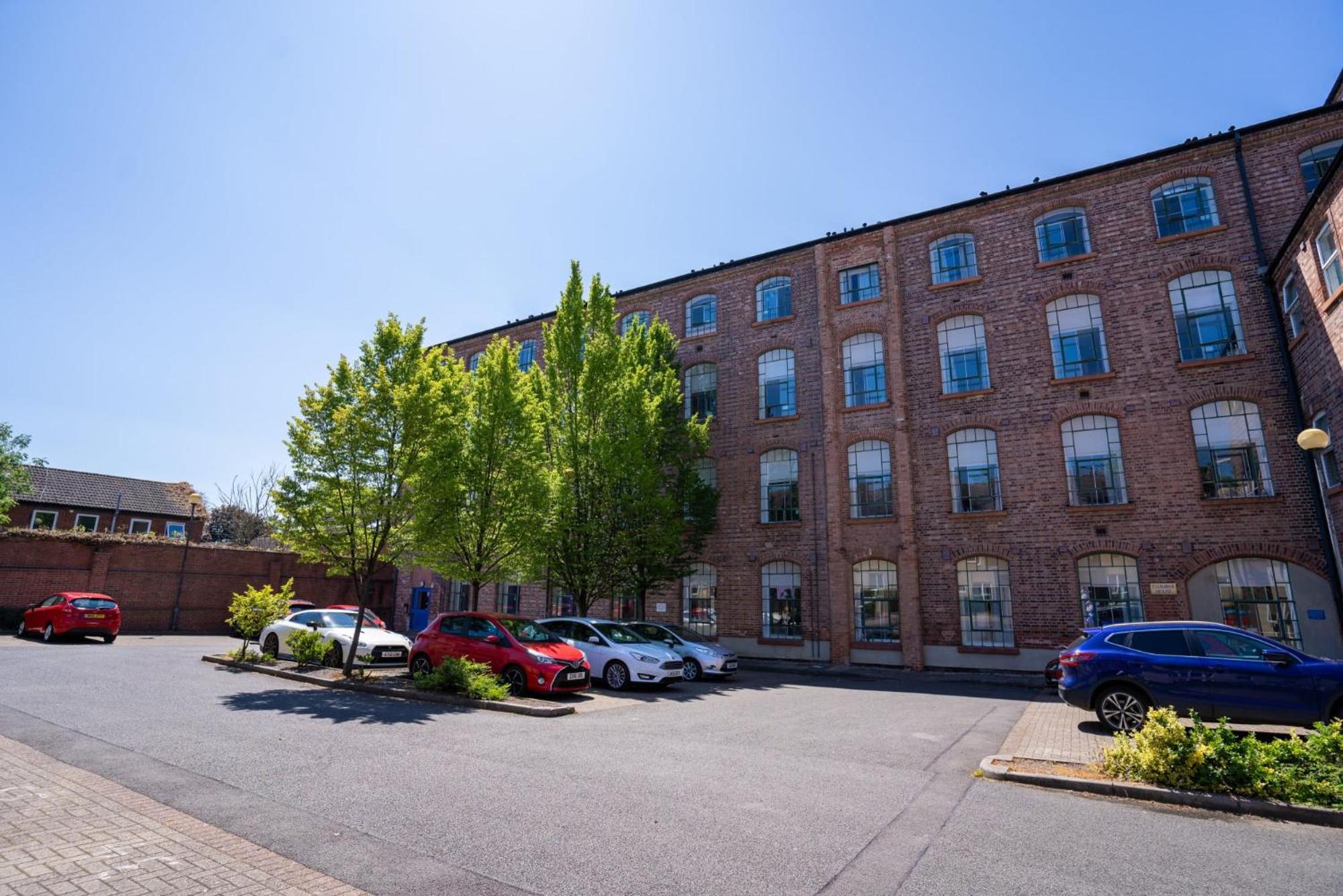 Ensuite Bedrooms with Shared Kitchen and Apartments at Simpsons Hall in Nottingham