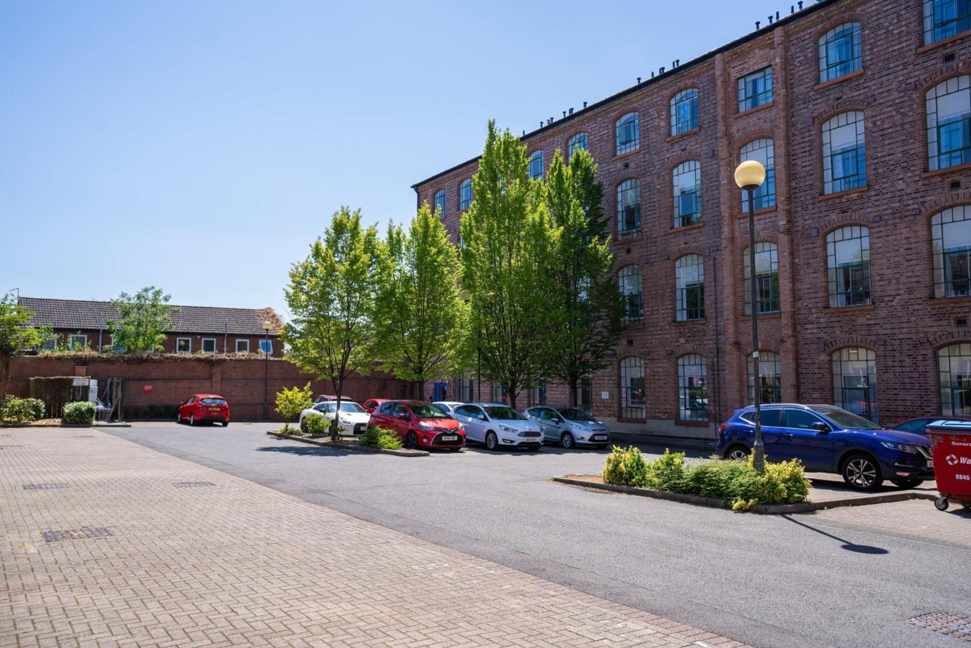 Ensuite Bedrooms with Shared Kitchen and Apartments at Simpsons Hall in Nottingham