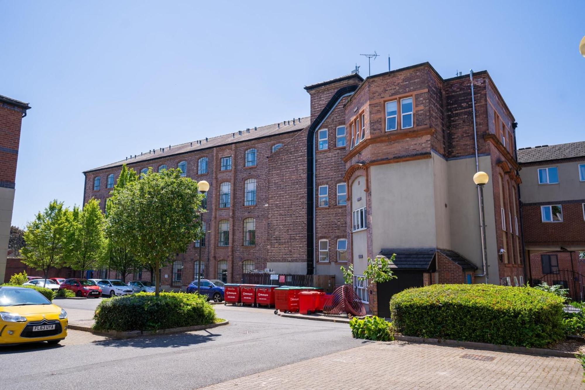Ensuite Bedrooms with Shared Kitchen and Apartments at Simpsons Hall in Nottingham