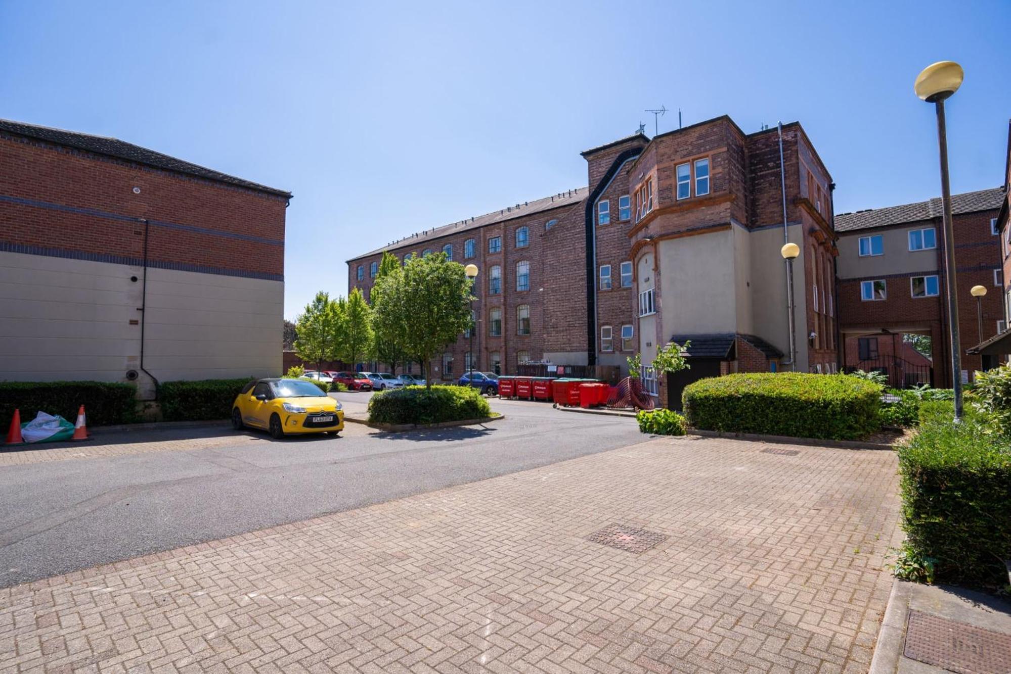 Ensuite Bedrooms with Shared Kitchen and Apartments at Simpsons Hall in Nottingham