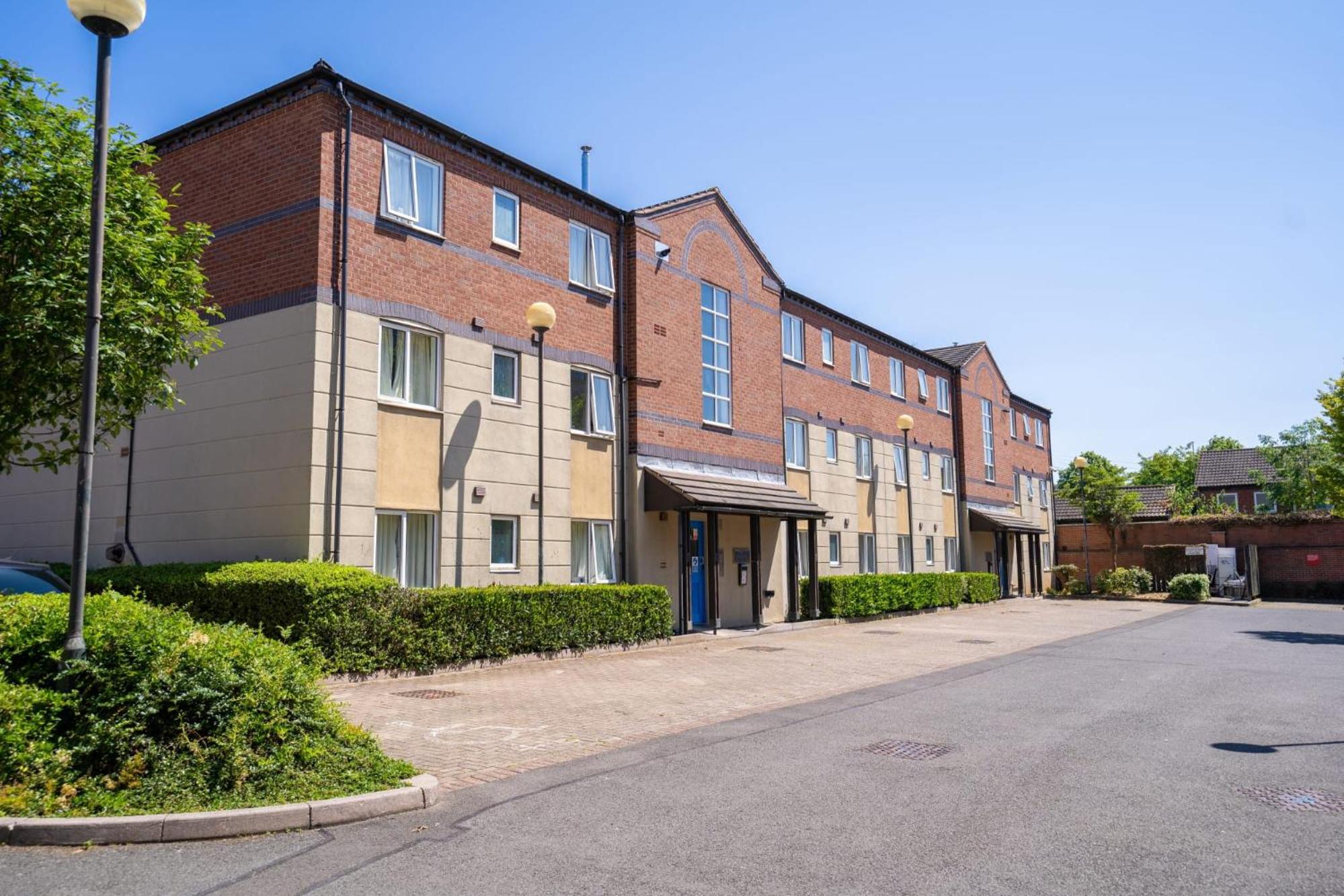 Ensuite Bedrooms with Shared Kitchen and Apartments at Simpsons Hall in Nottingham