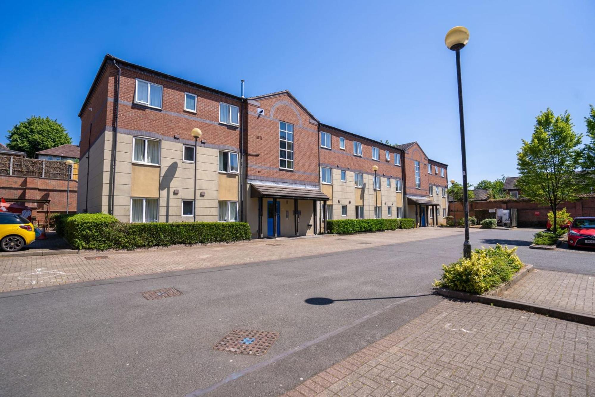 Ensuite Bedrooms with Shared Kitchen and Apartments at Simpsons Hall in Nottingham