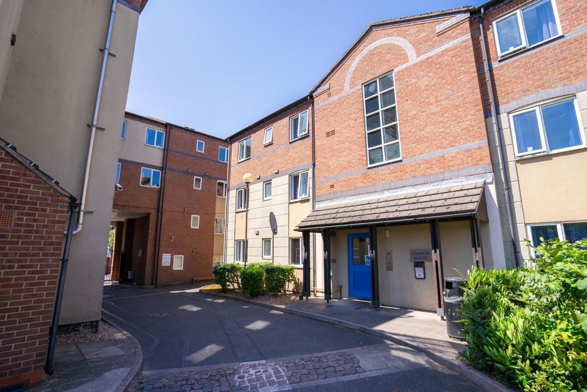 Ensuite Bedrooms with Shared Kitchen and Apartments at Simpsons Hall in Nottingham