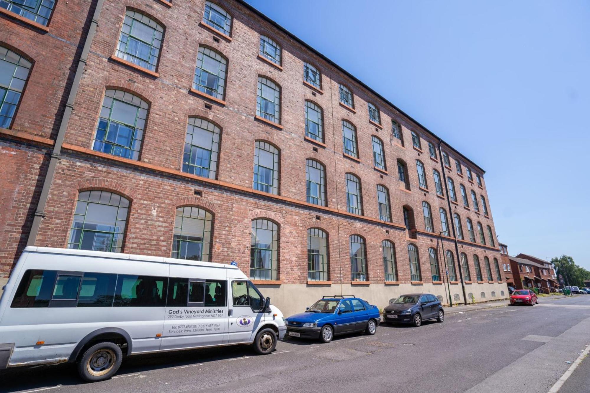 Ensuite Bedrooms with Shared Kitchen and Apartments at Simpsons Hall in Nottingham