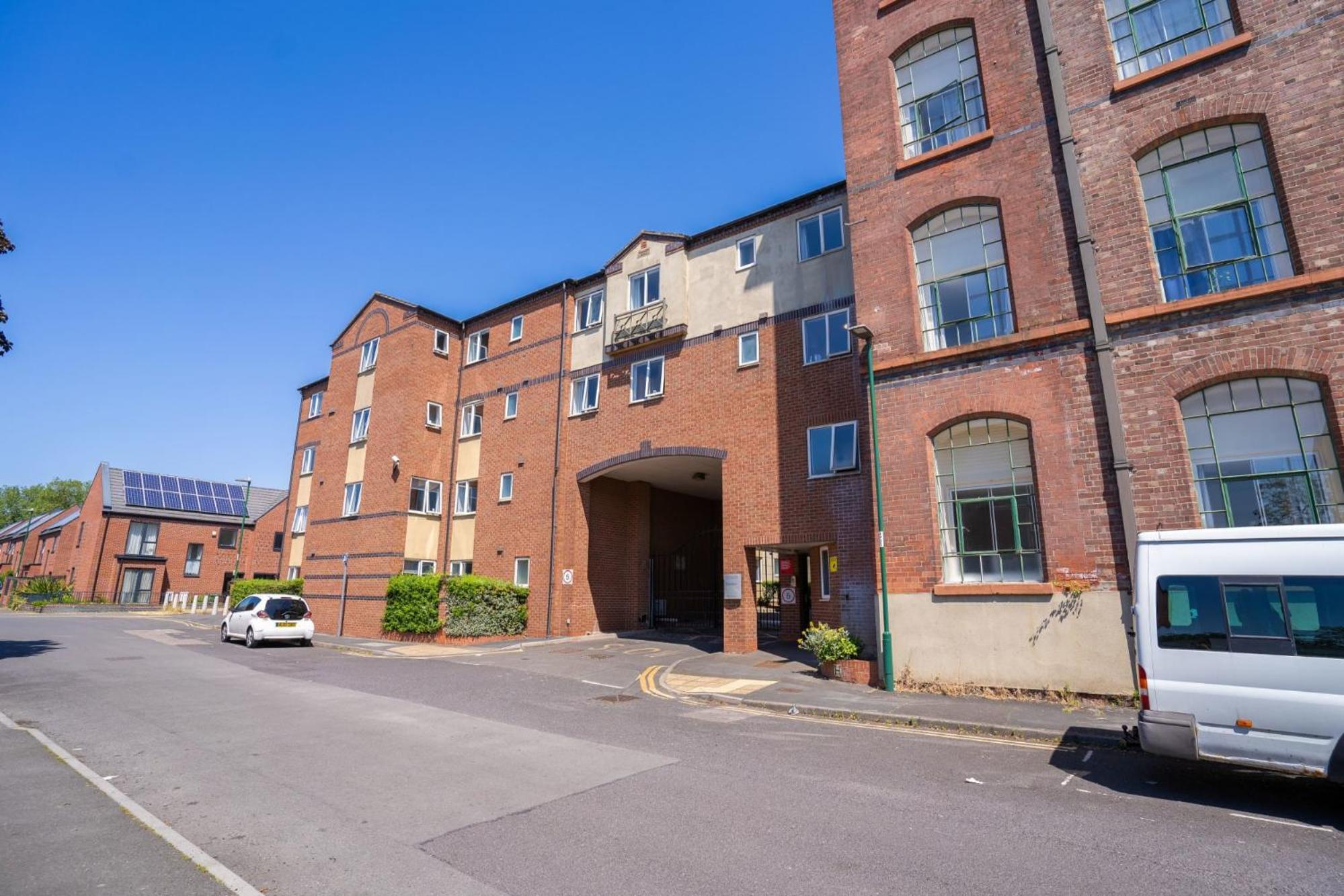 Ensuite Bedrooms with Shared Kitchen and Apartments at Simpsons Hall in Nottingham