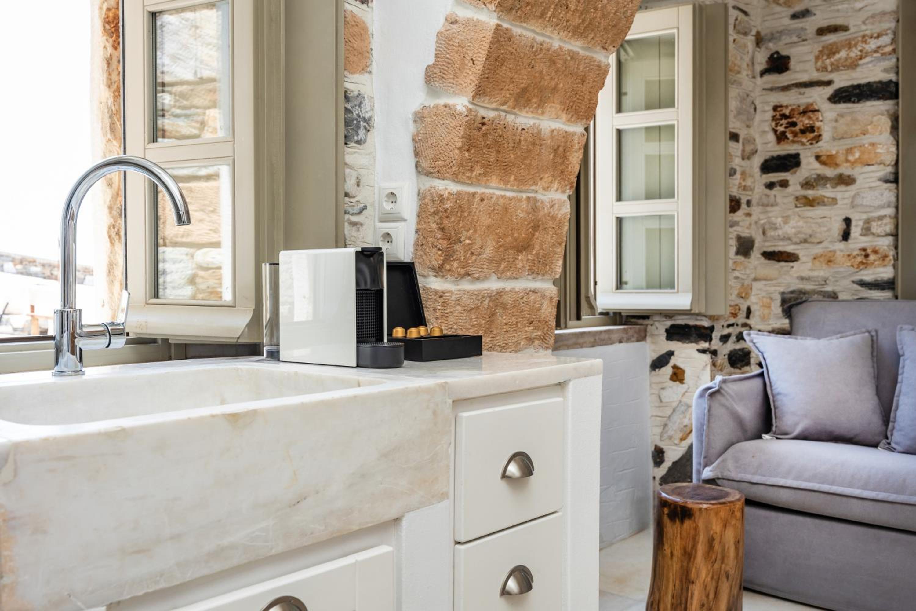 Zos Suites