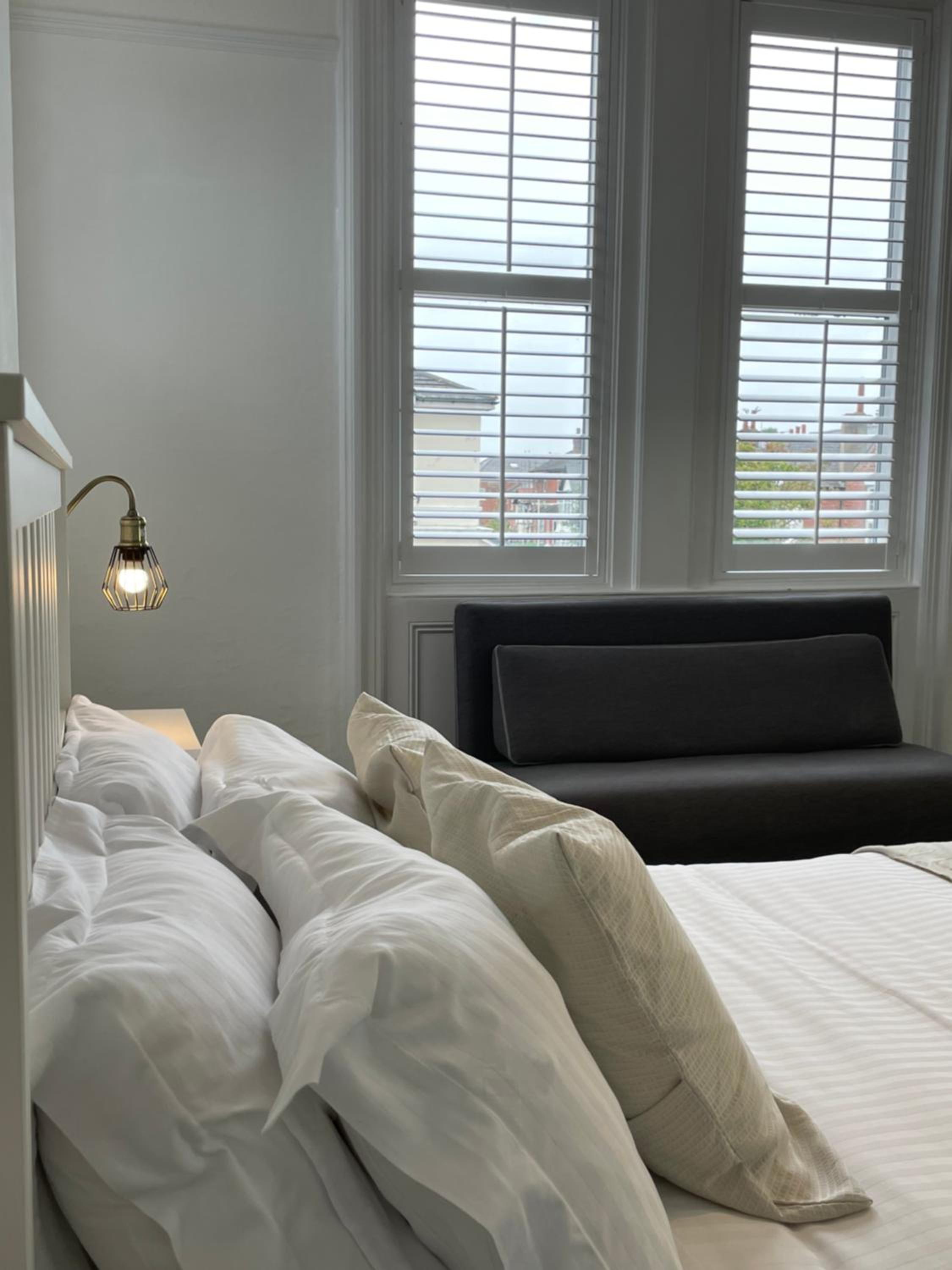 Spacious Victorian Birkdale Apartment with Garden