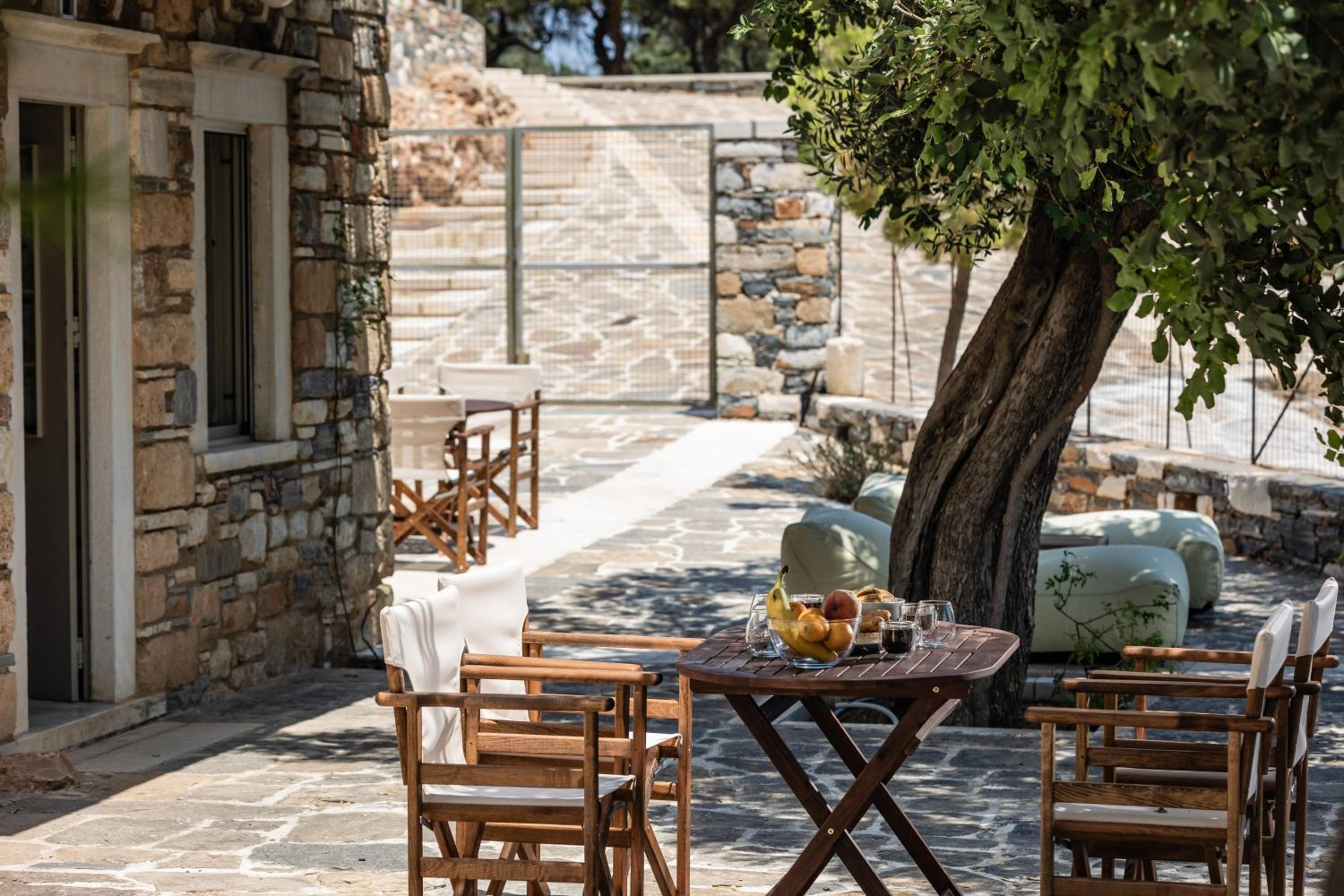 Zos Suites
