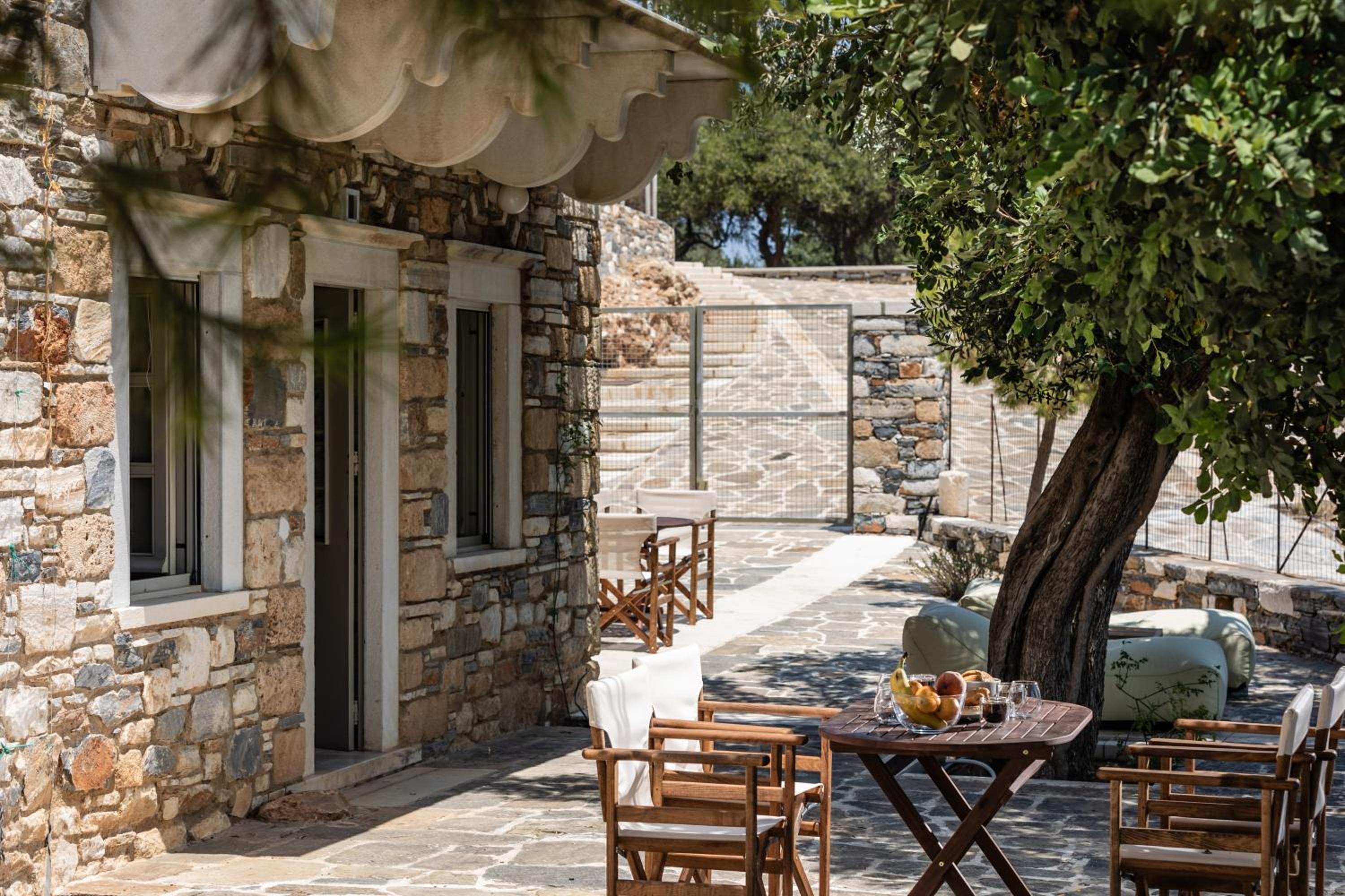 Zos Suites
