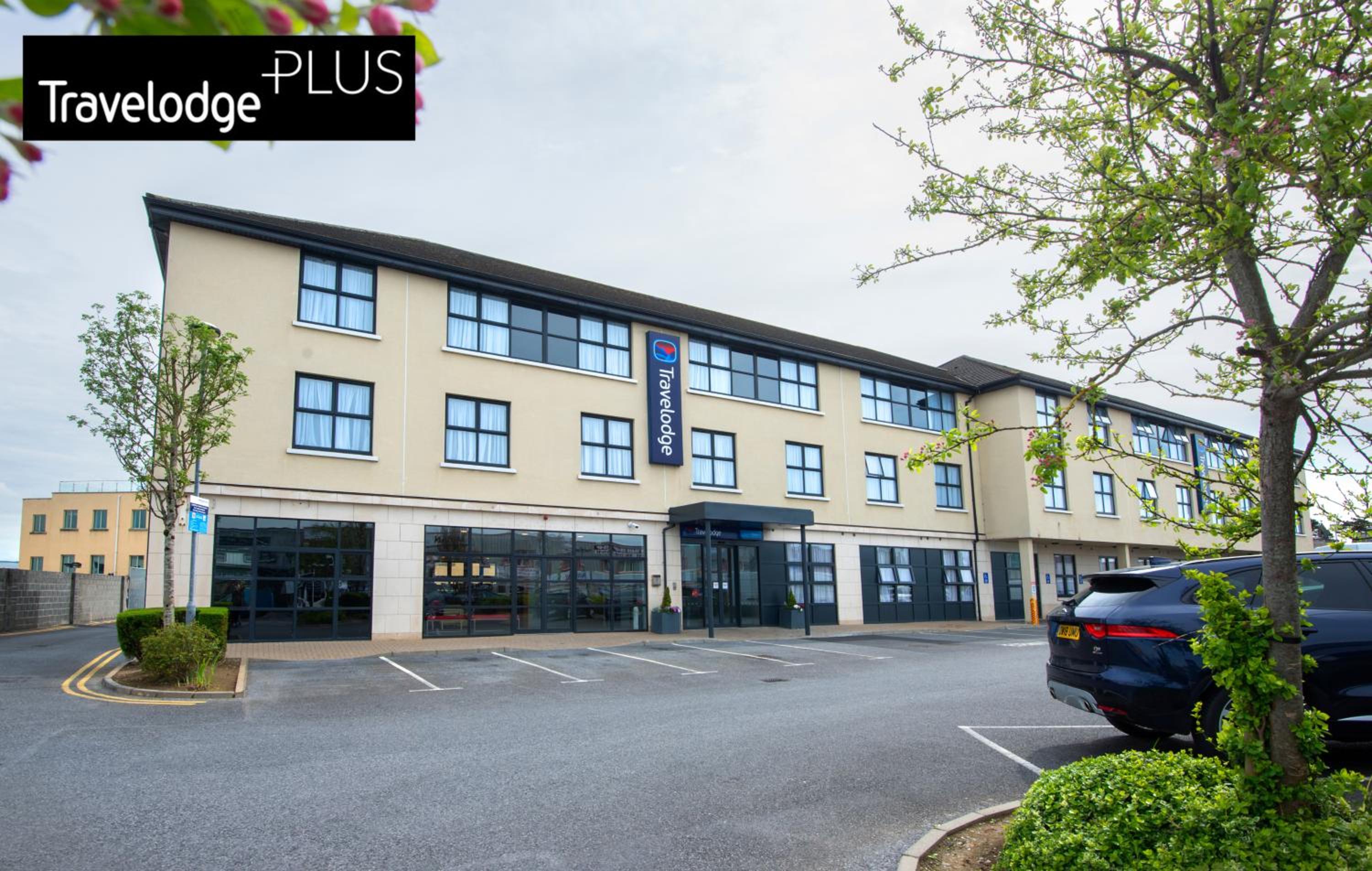 Hotel Travelodge Plus Galway - Image 1