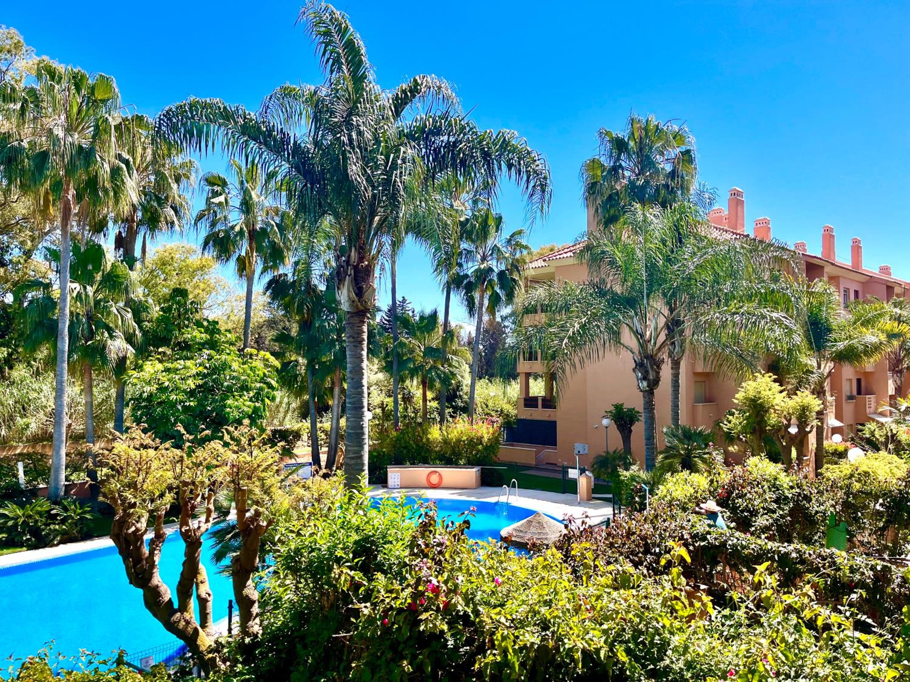 Beach apartment two bedrooms in Cabopino Marbella