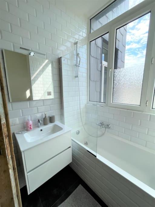 Tropical Dive, 2BDR Apartment