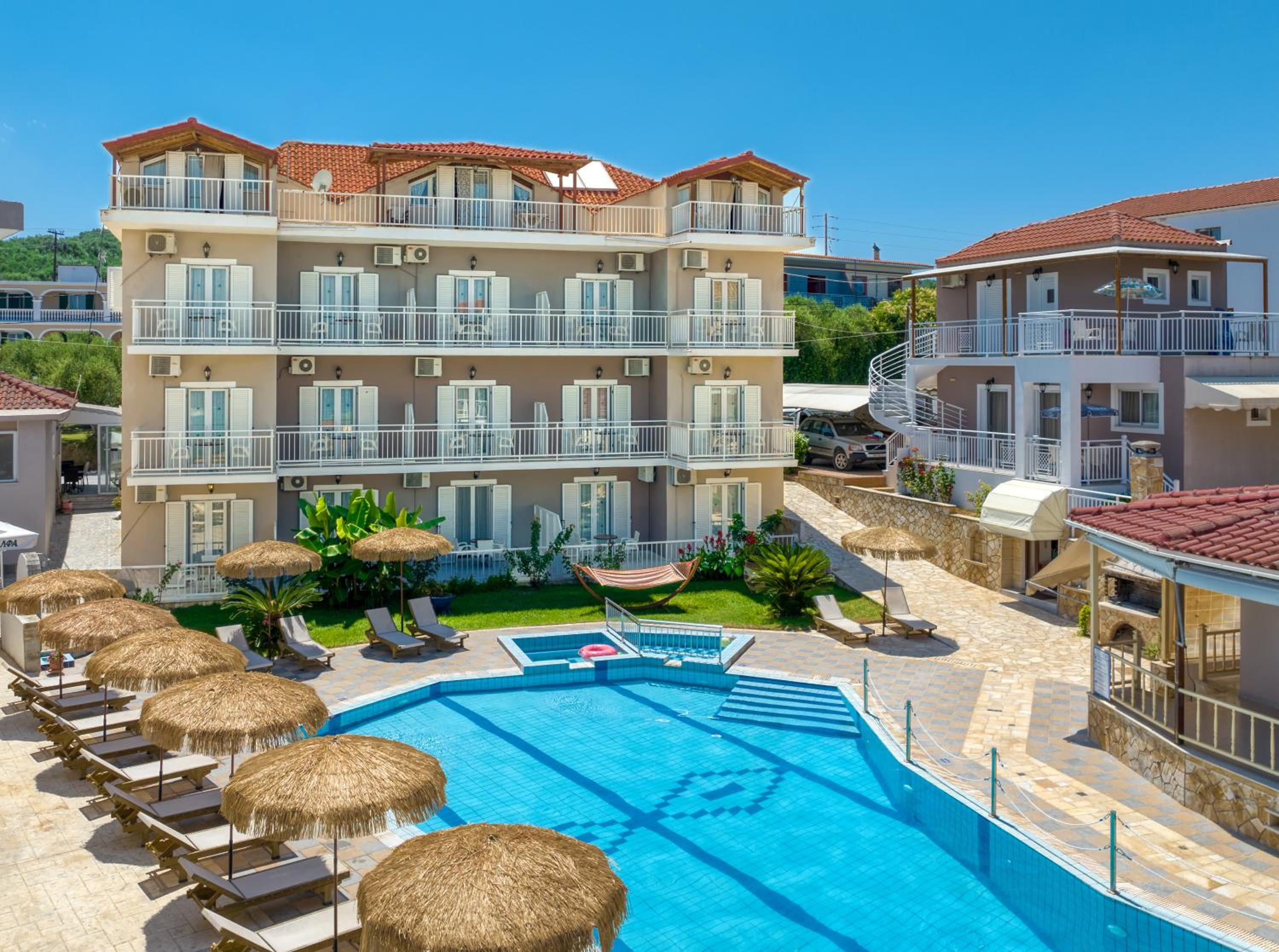 Amoudi Studios Apartments Hotel - Image 5