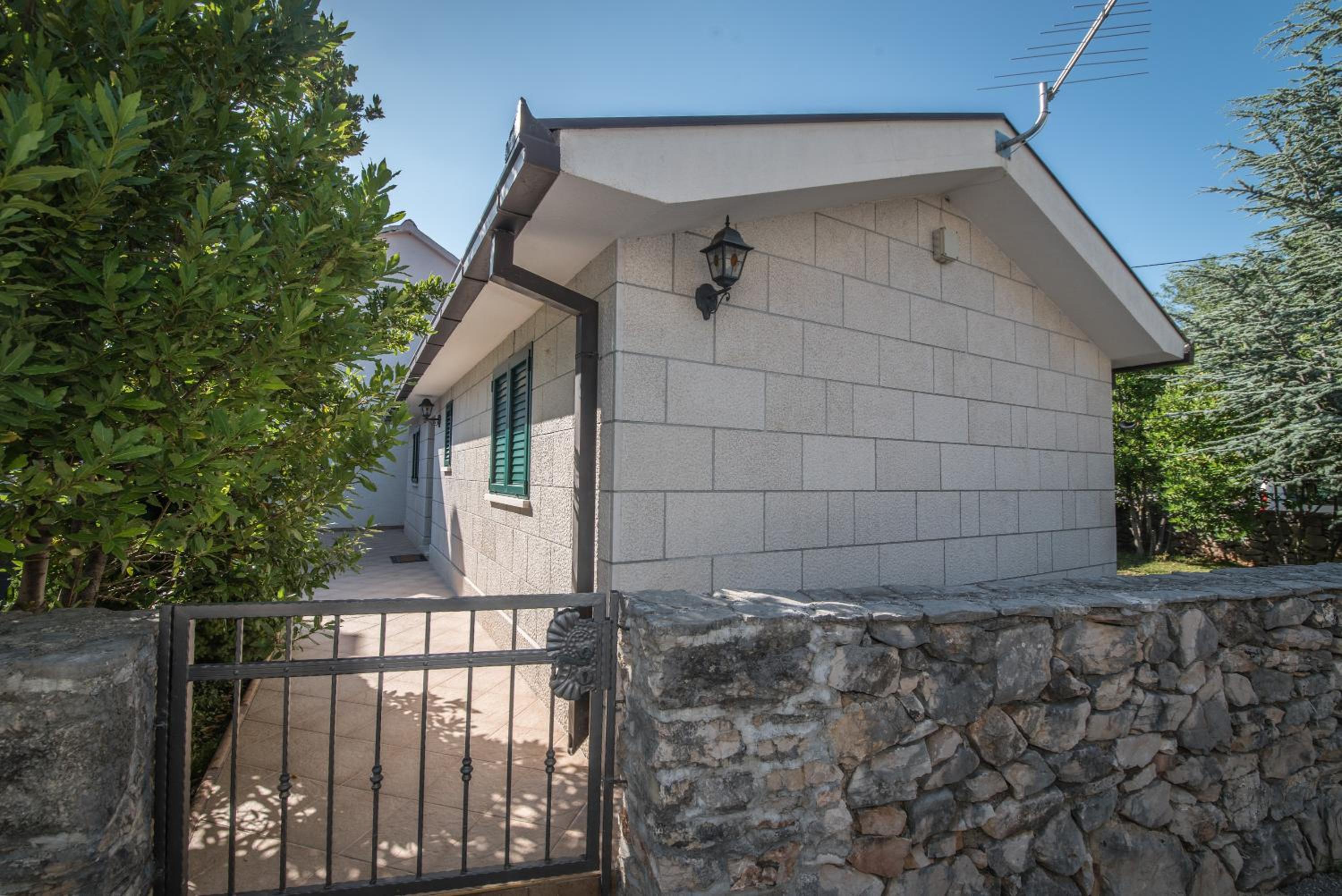 Country House Dumančić with nice garden and hot tub