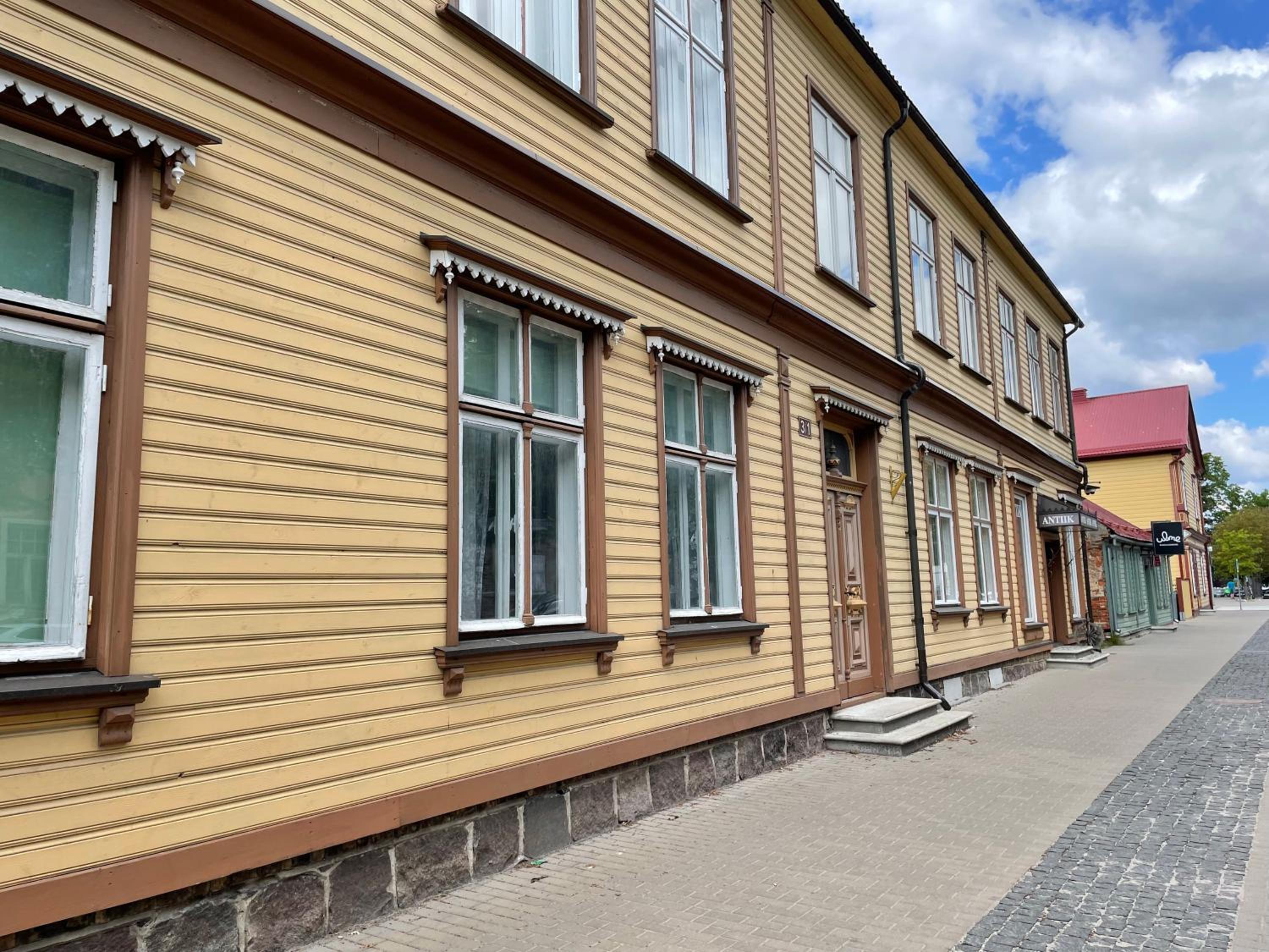 Cozy City Center 2 Bedroom Apartment