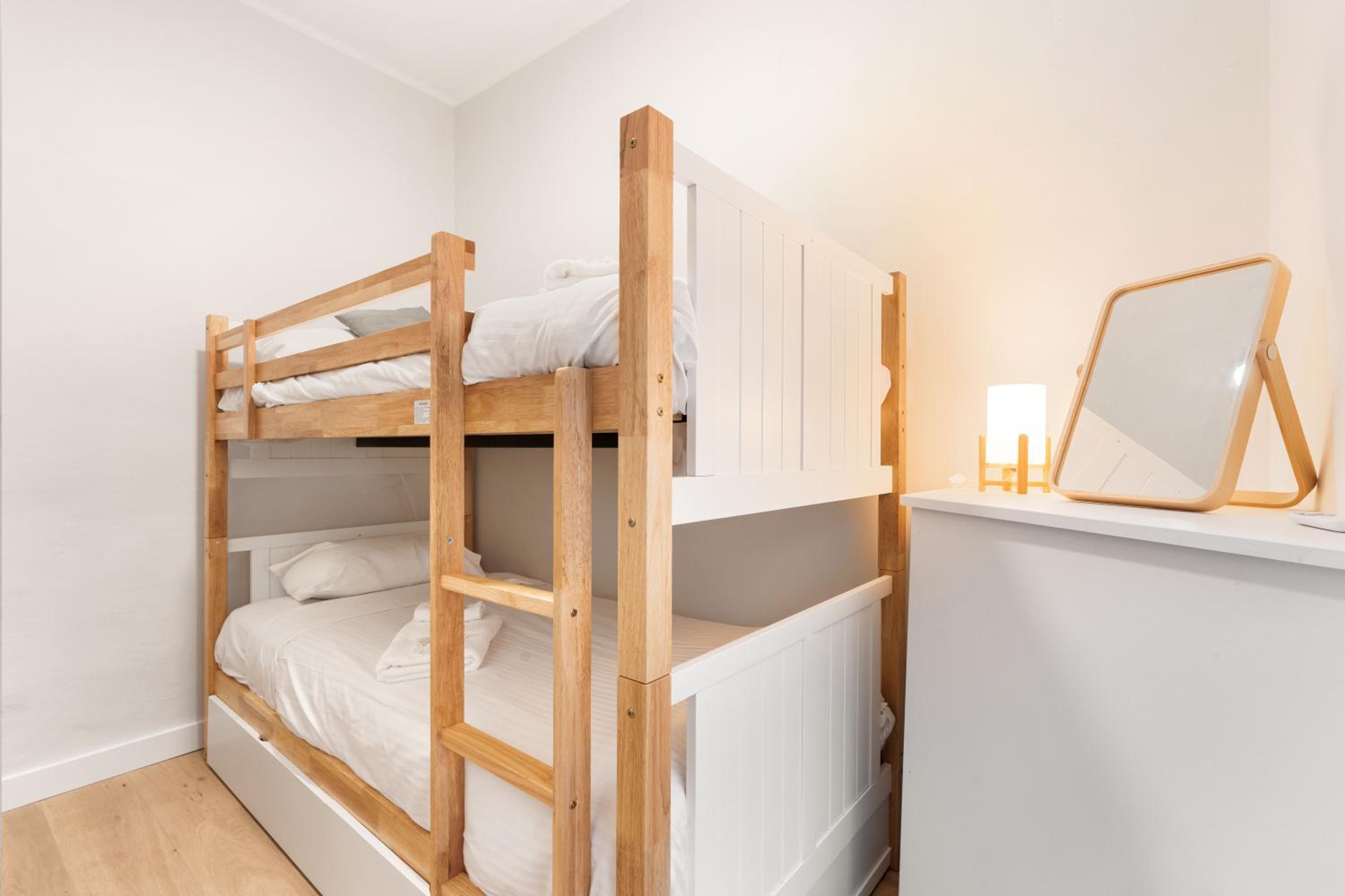 Luxe 2BR with Smart TV Steps from Bondi Beach