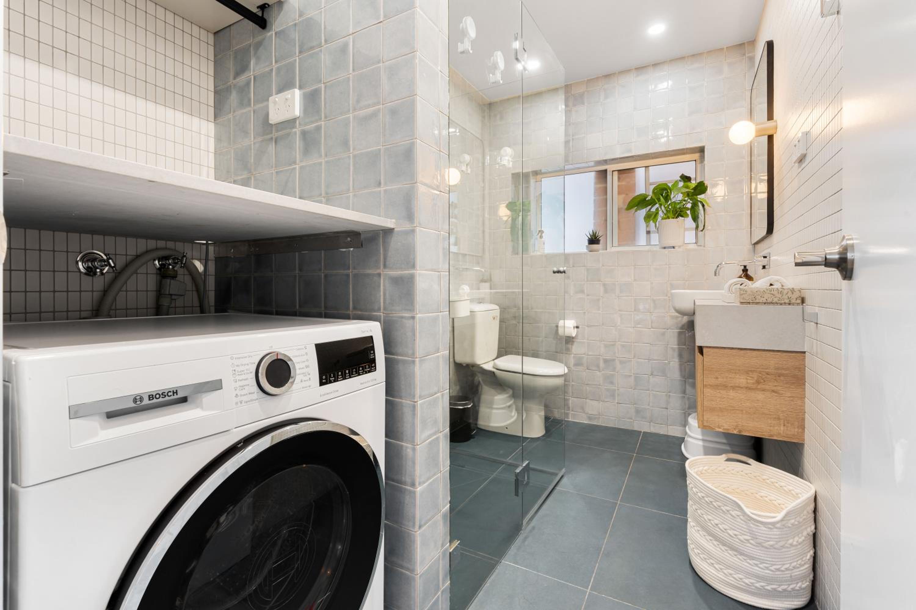 Luxe 2BR with Smart TV Steps from Bondi Beach