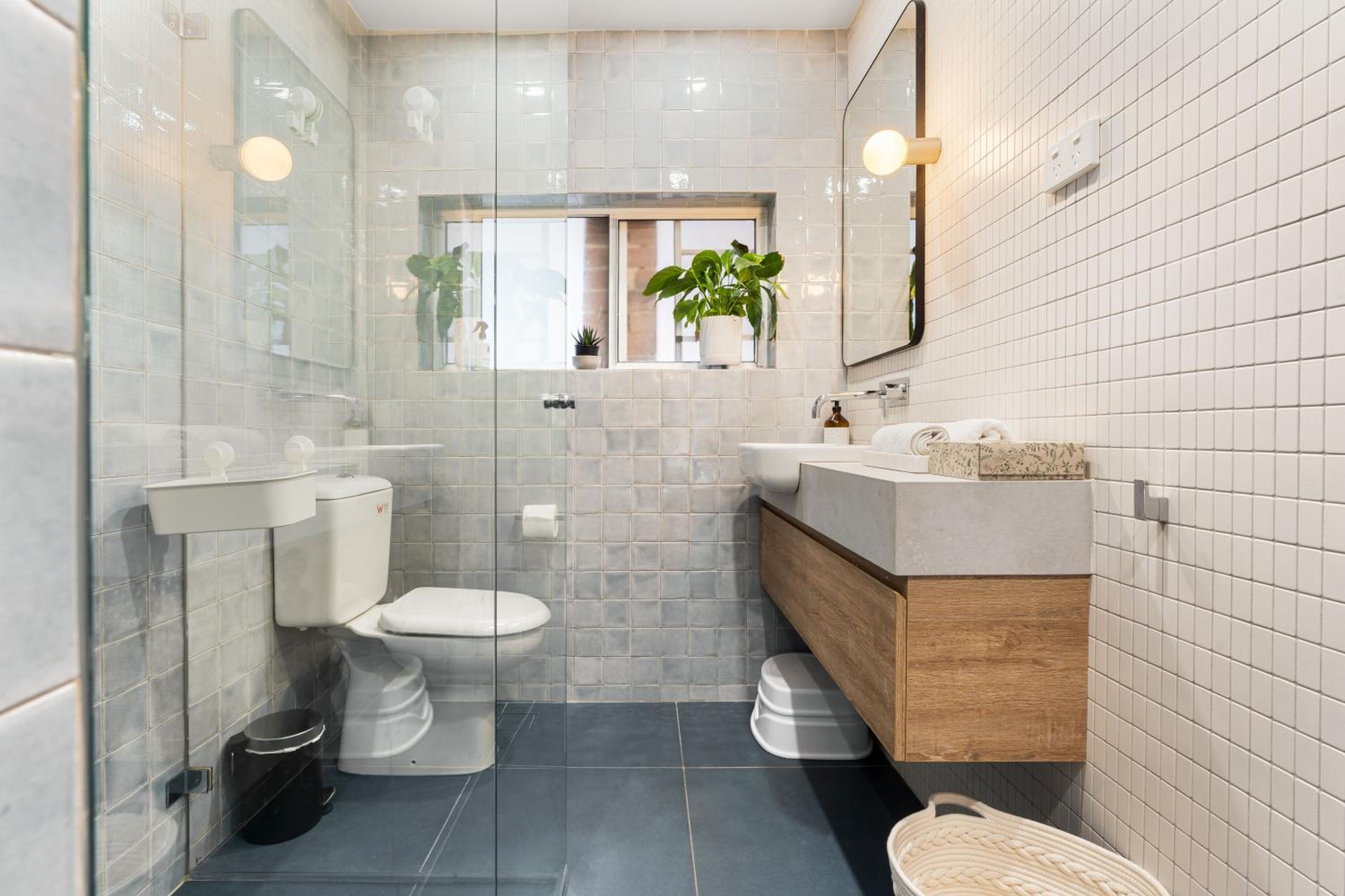 Luxe 2BR with Smart TV Steps from Bondi Beach