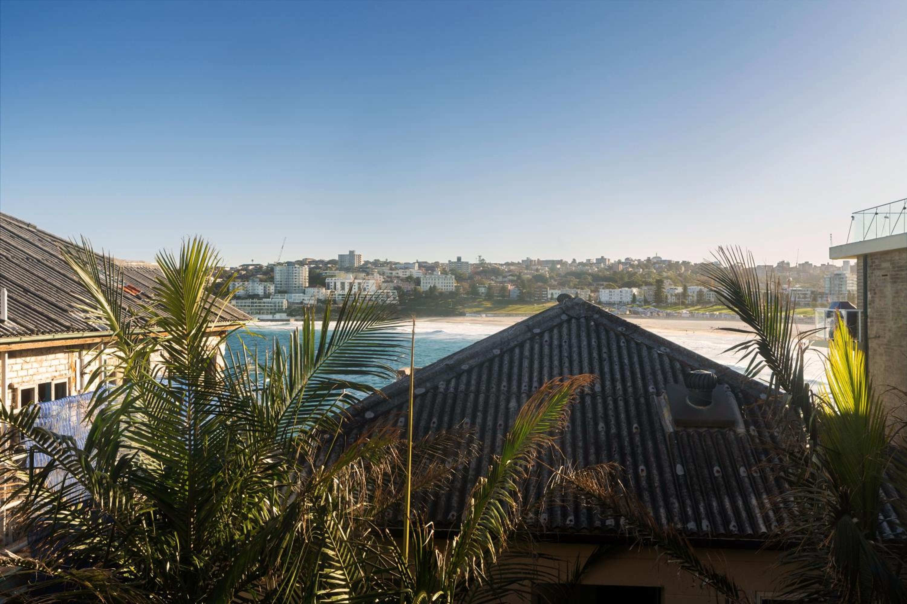 Luxe 2BR with Smart TV Steps from Bondi Beach