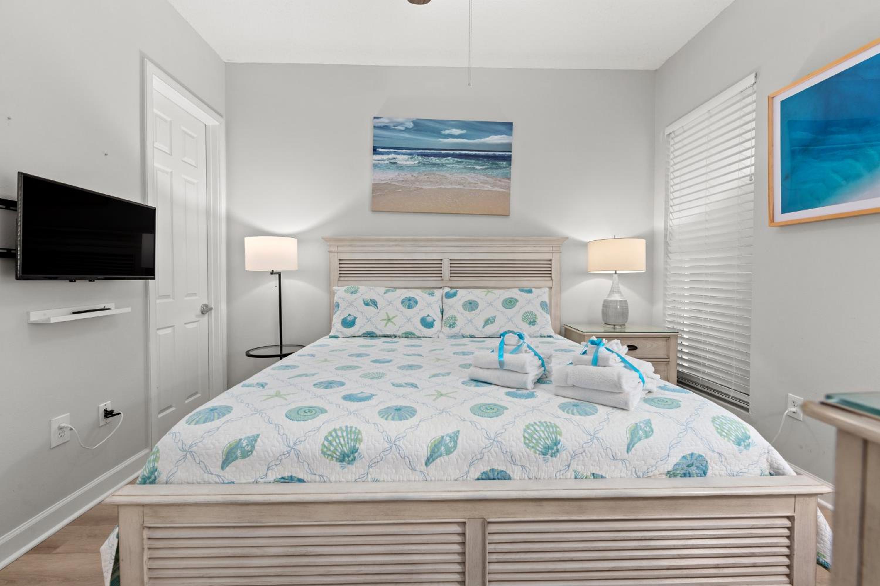 NEWLY RENOVATED! Breathtaking views! Fourth Floor! Pools! Grill! Beach Chairs view 3