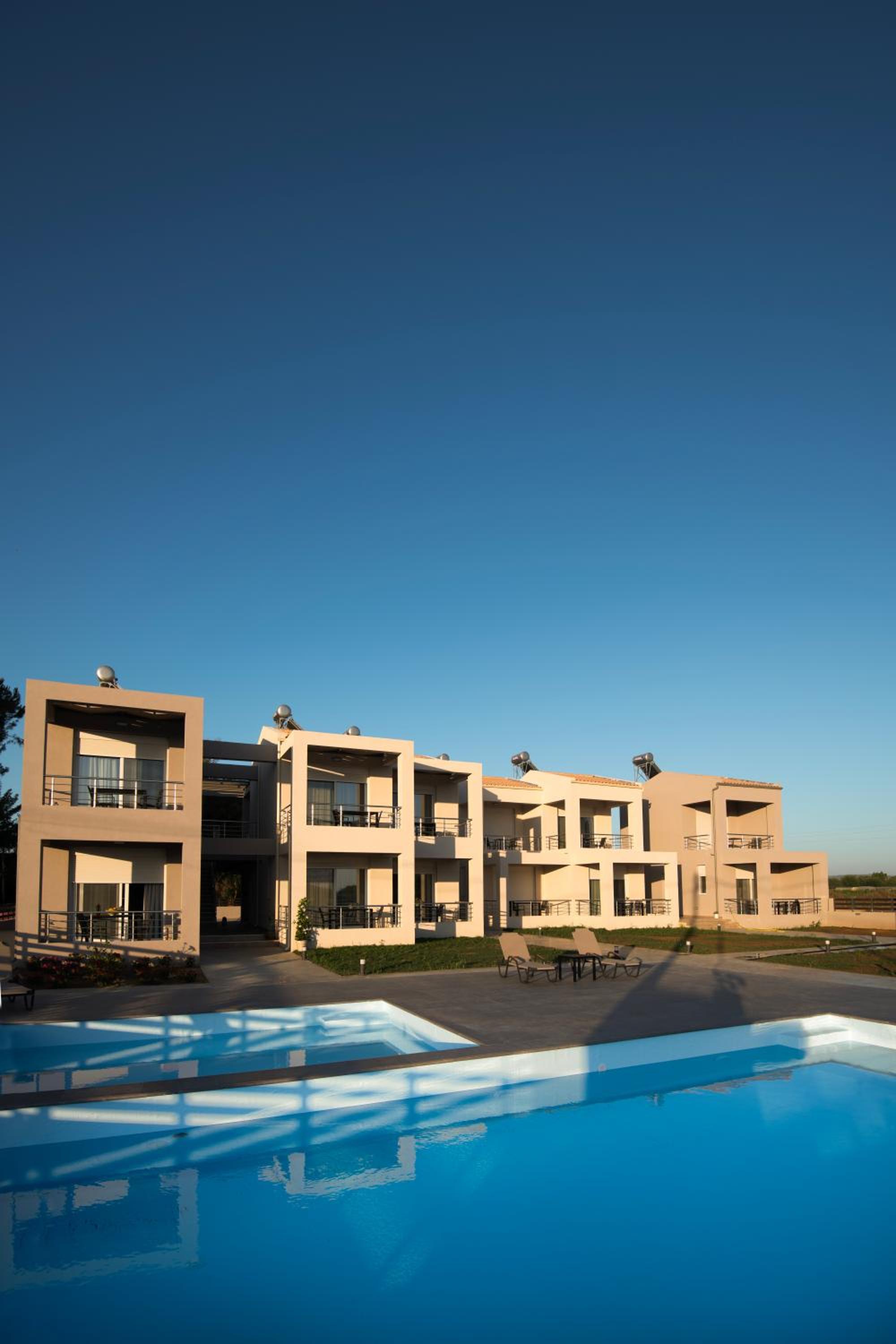Apanemo Kourouta Luxury Double Room view 3
