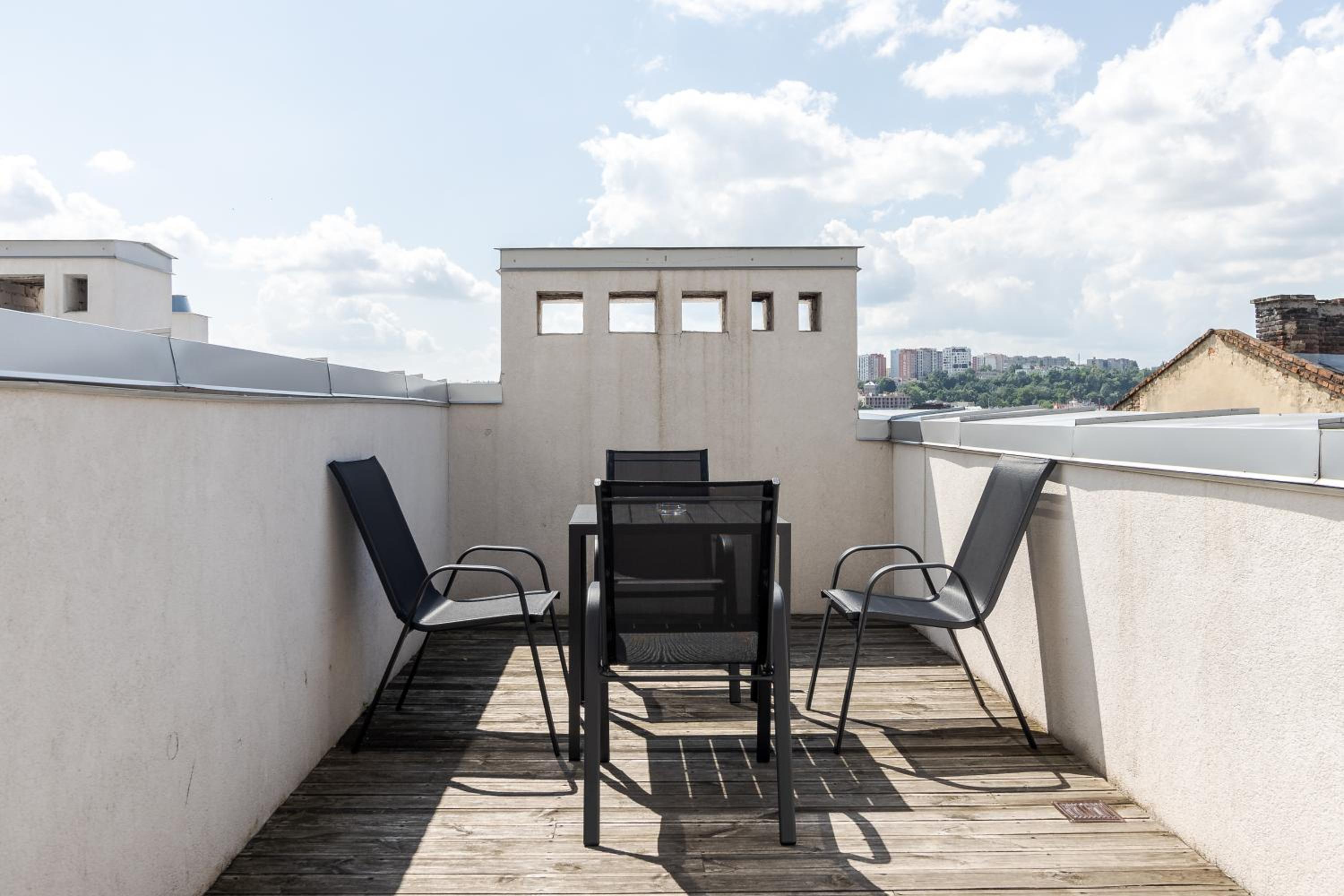 InshiApartments on Bohdan Khmelnytsky str view 2