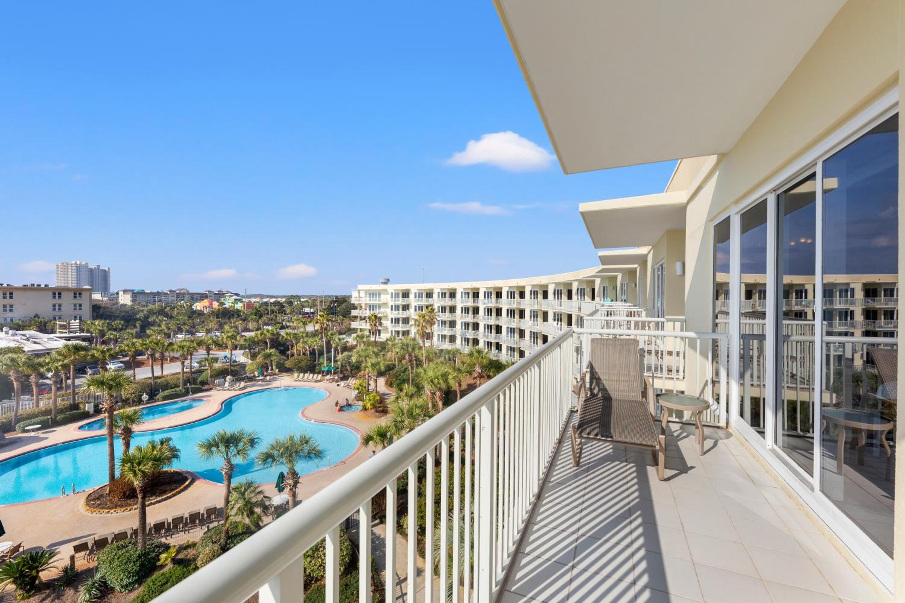 Beachfront Luxury 2Bd 2Ba Condo with Balcony! Sleeps 6! view 4