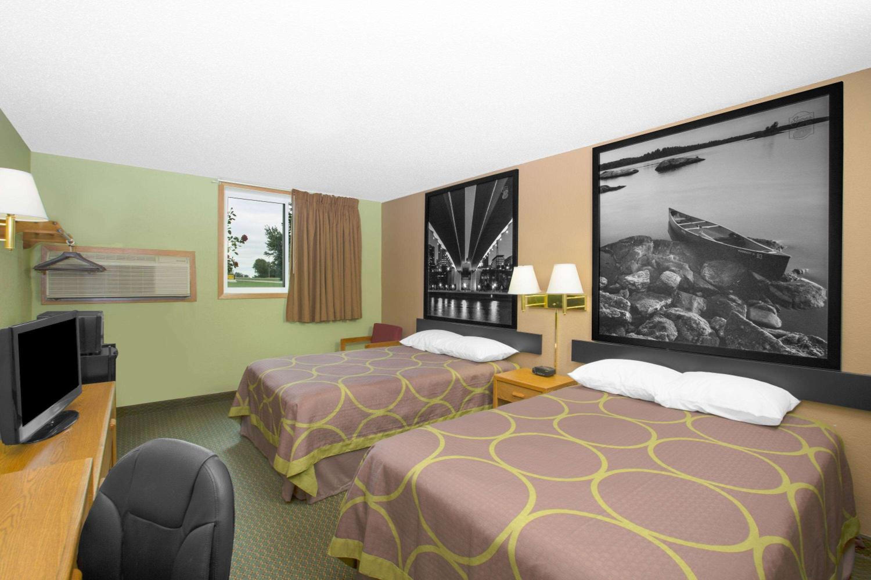 Super 8 by Wyndham Worthington Minnesota view 5