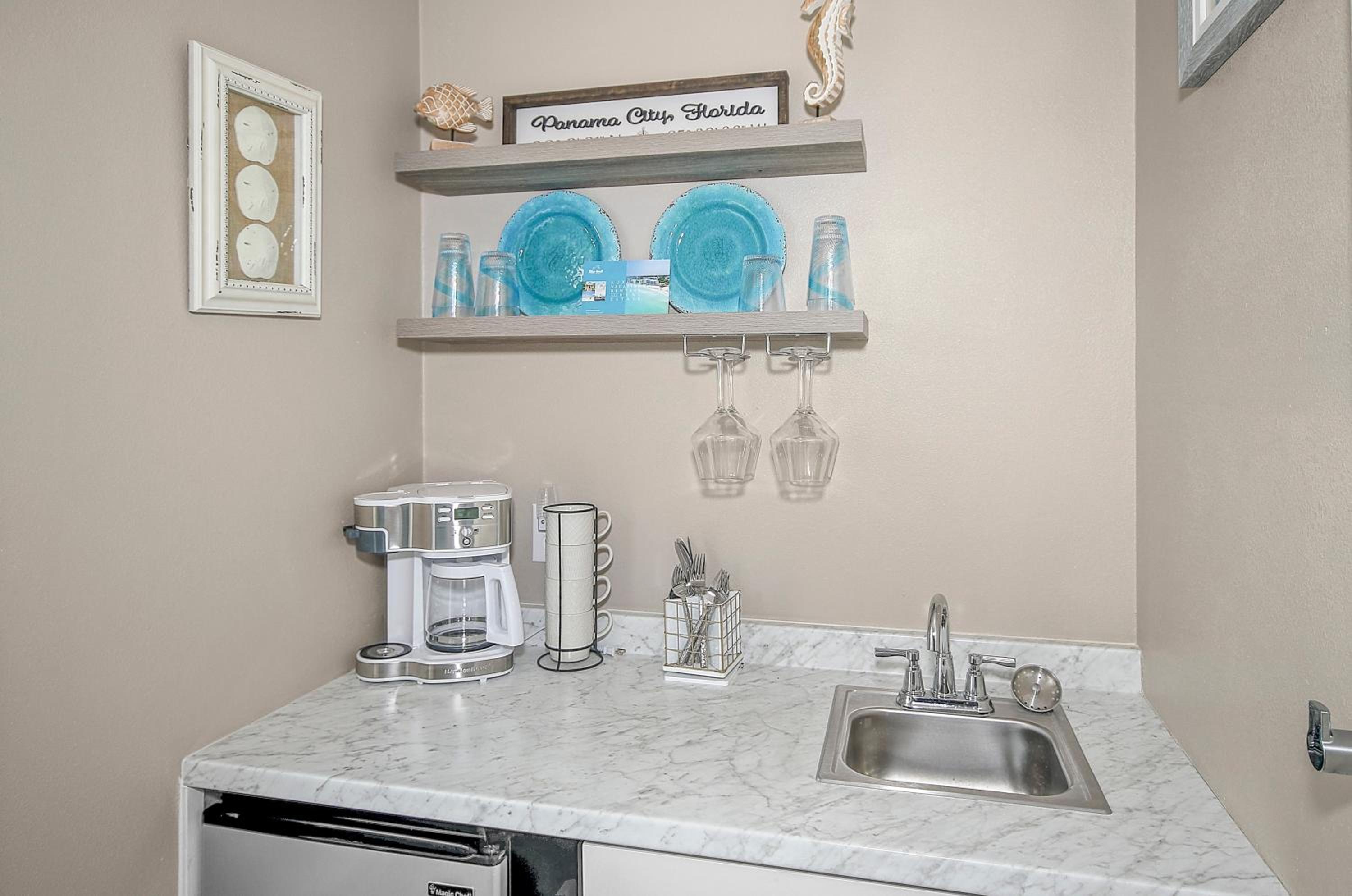 Algun Dia - Plush Family-Friendly Home - A Block from Beach view 5