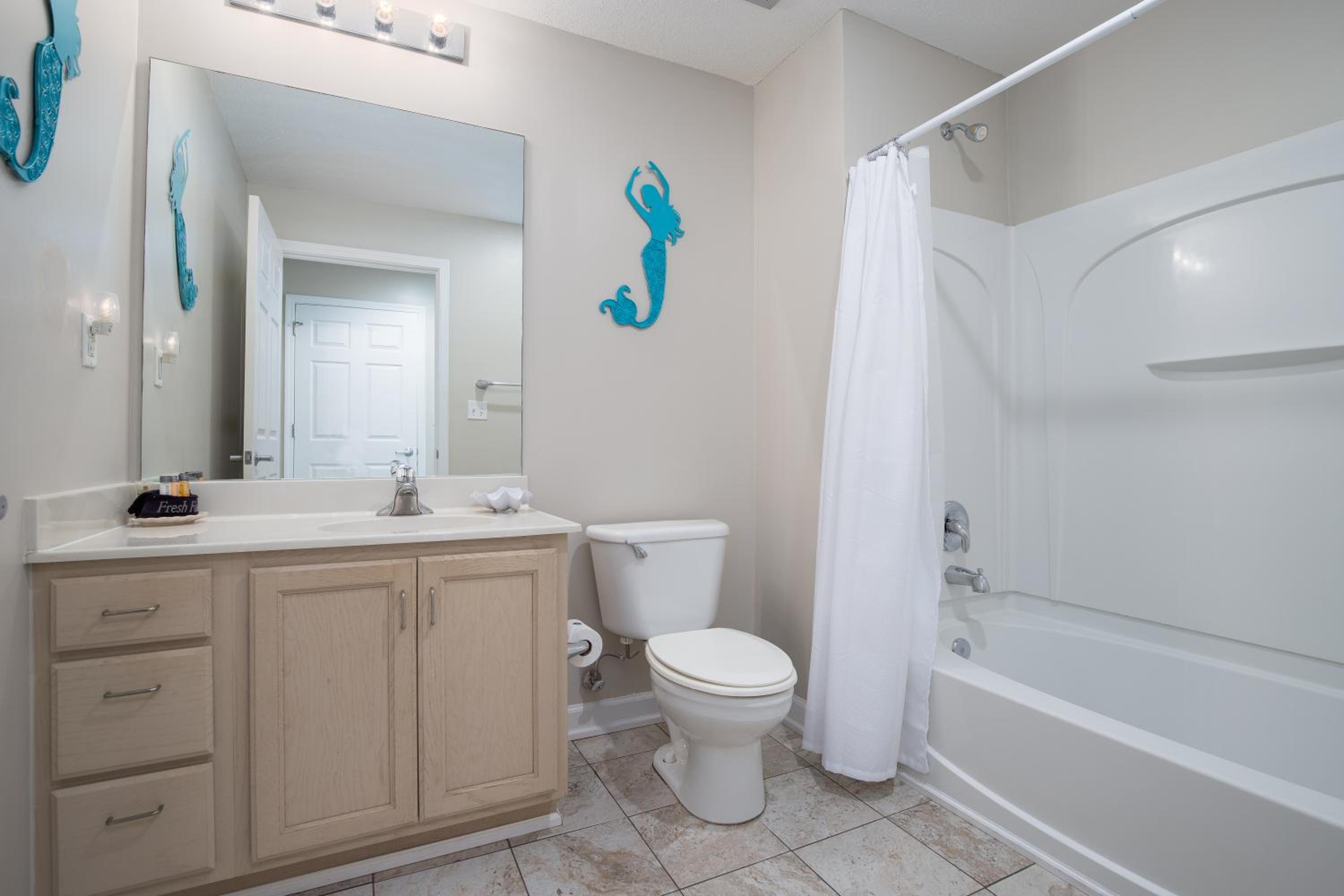 Penthouse! Beautiful Views! Newly Remodeled and Listed! view 2