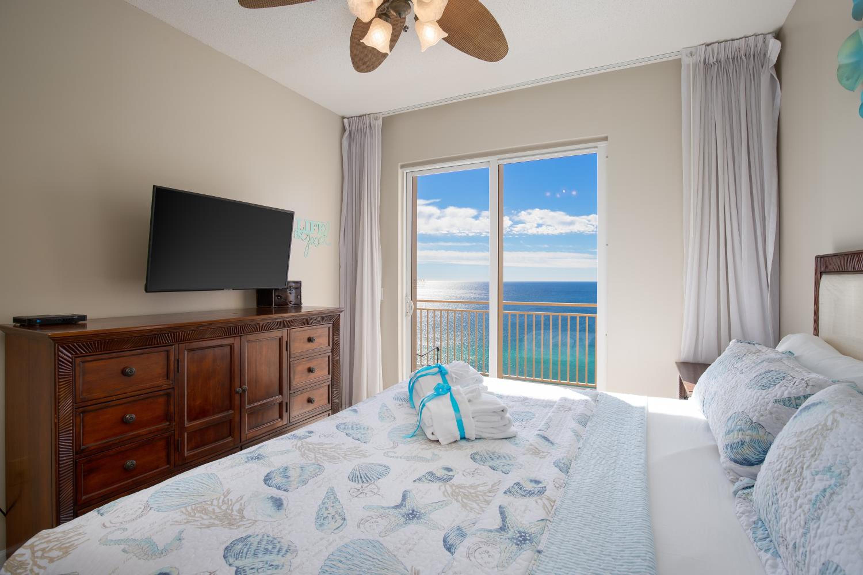 Penthouse! Beautiful Views! Newly Remodeled and Listed! view 4