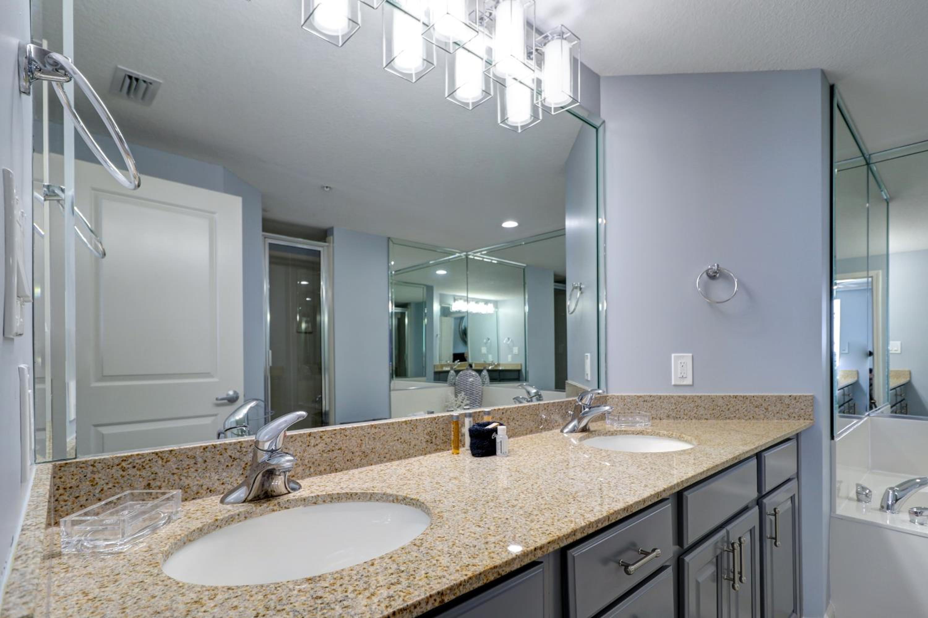 Gulf Front Master Suite! Directly On The Beach! 3 BR / 2 BA! Sleeps 8! view 4