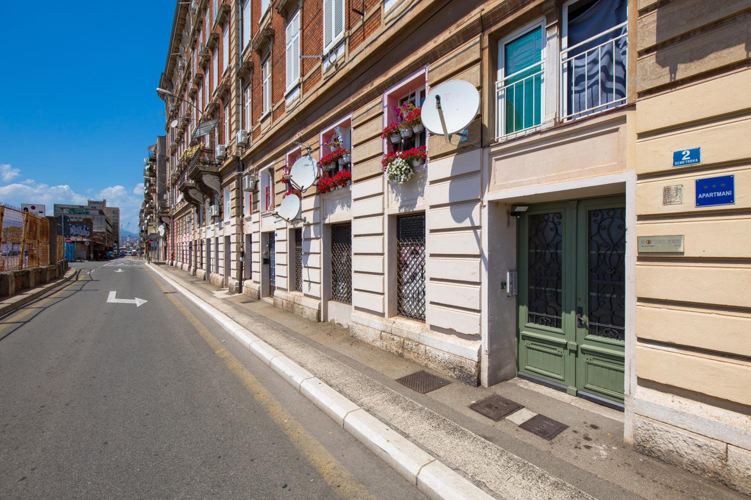 Step to the Sea apartment view 4