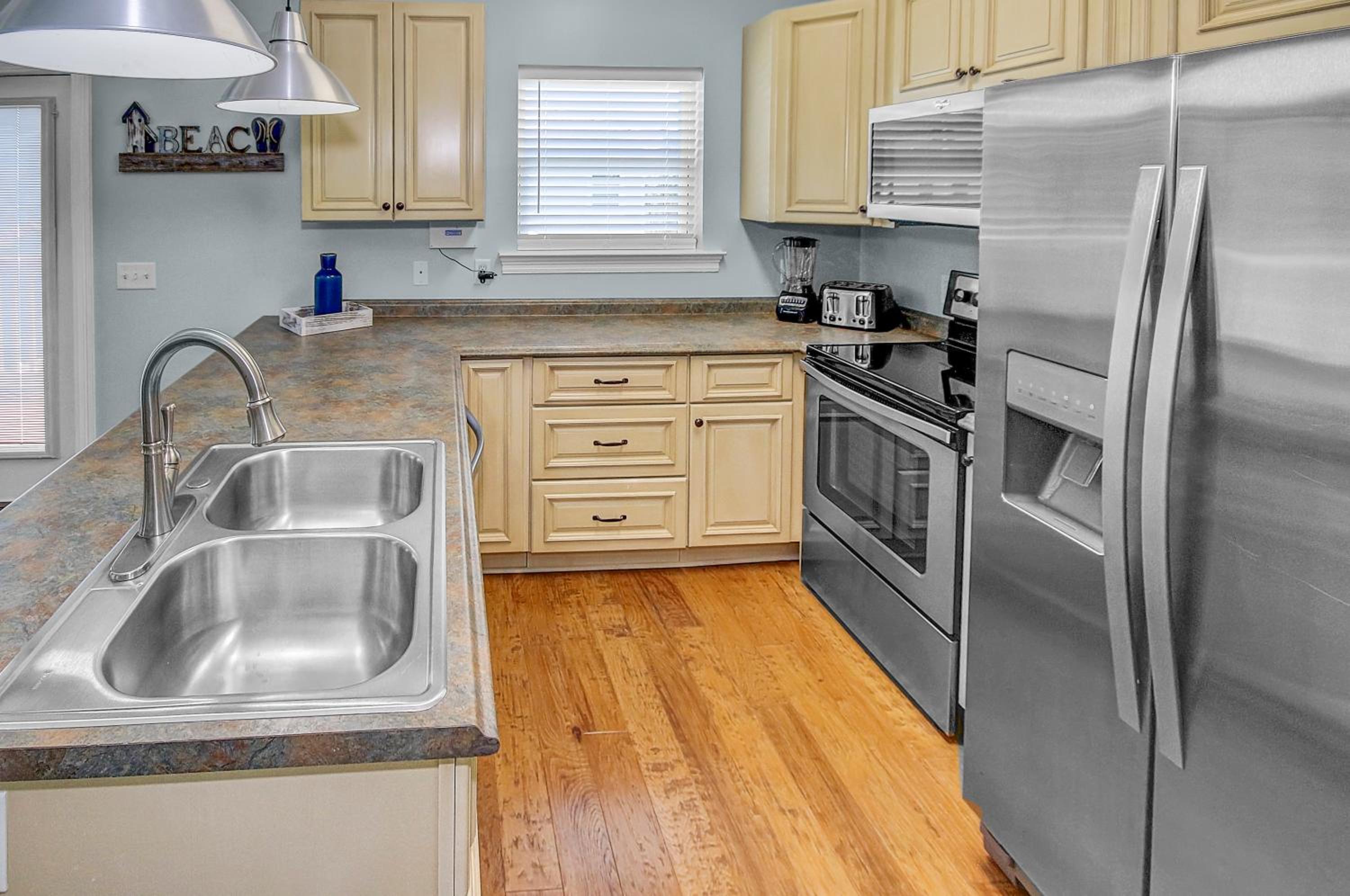 5 Bed, 5 Bath Beach Home/Only a 3 Minute Walk To The Beach! SLEEPS 12 view 2