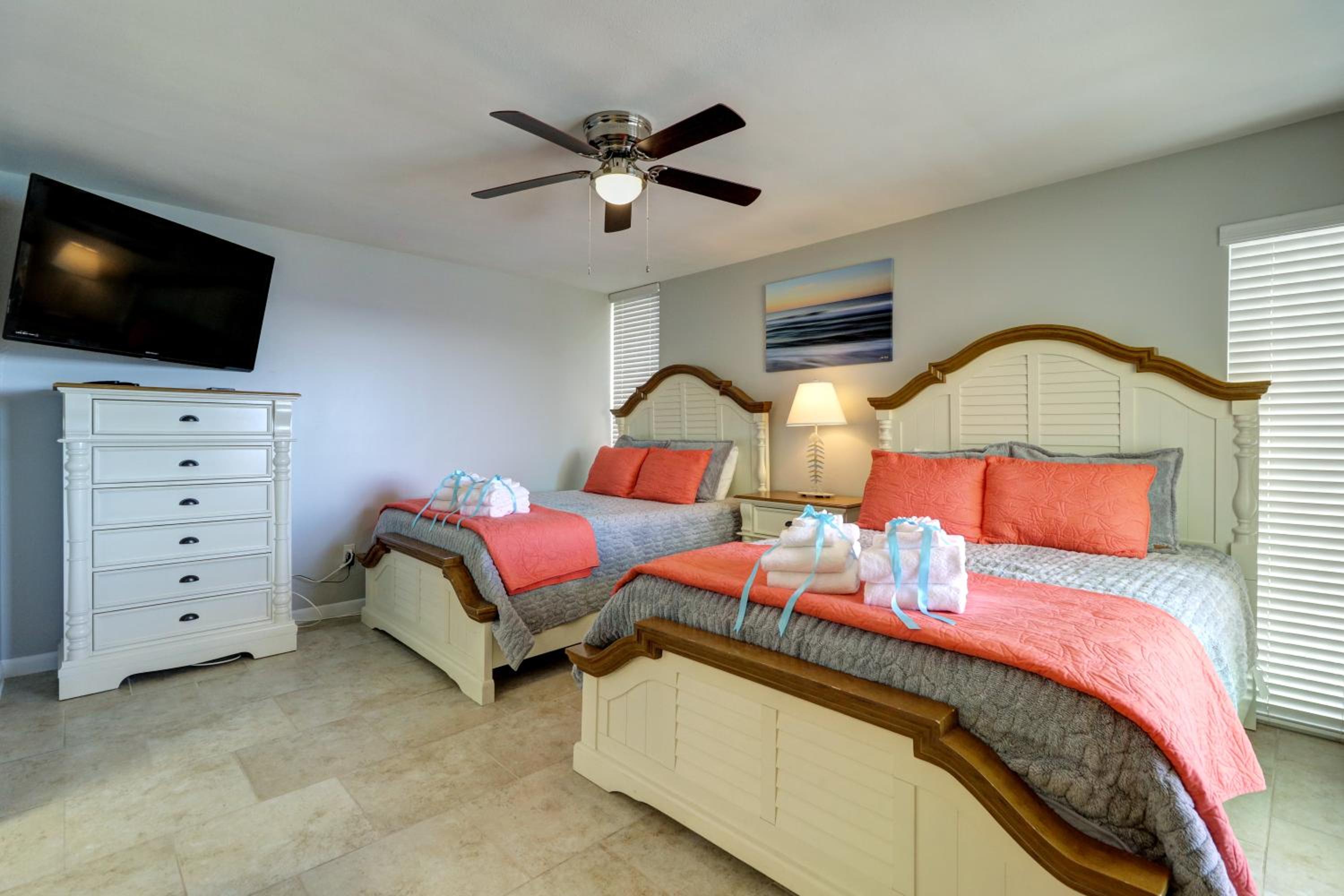 Amazing Views! Newly Listed! Family Friendly Unit! Resort Pools! view 5