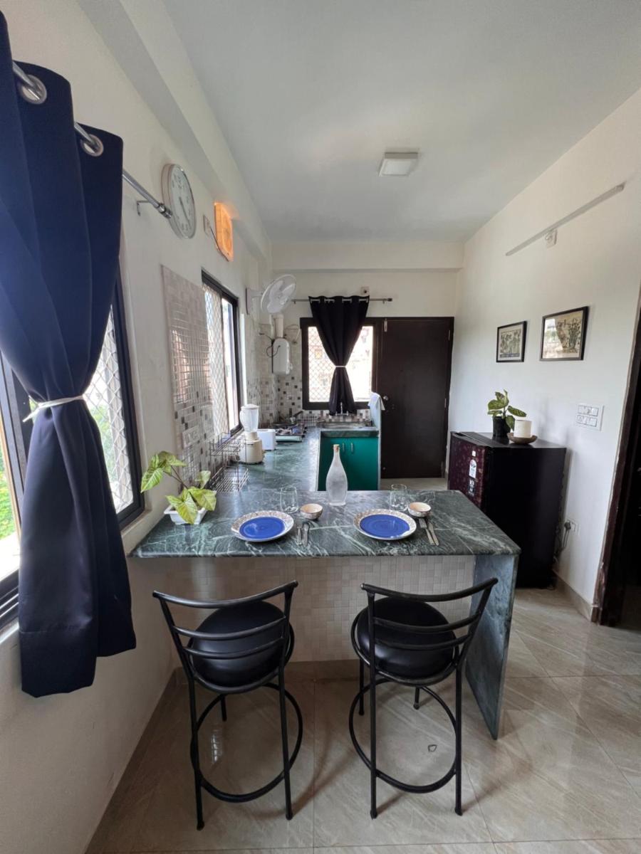TicAna Studio with all amenities lake view & terrace garden Ac Kitchen wifi view 2